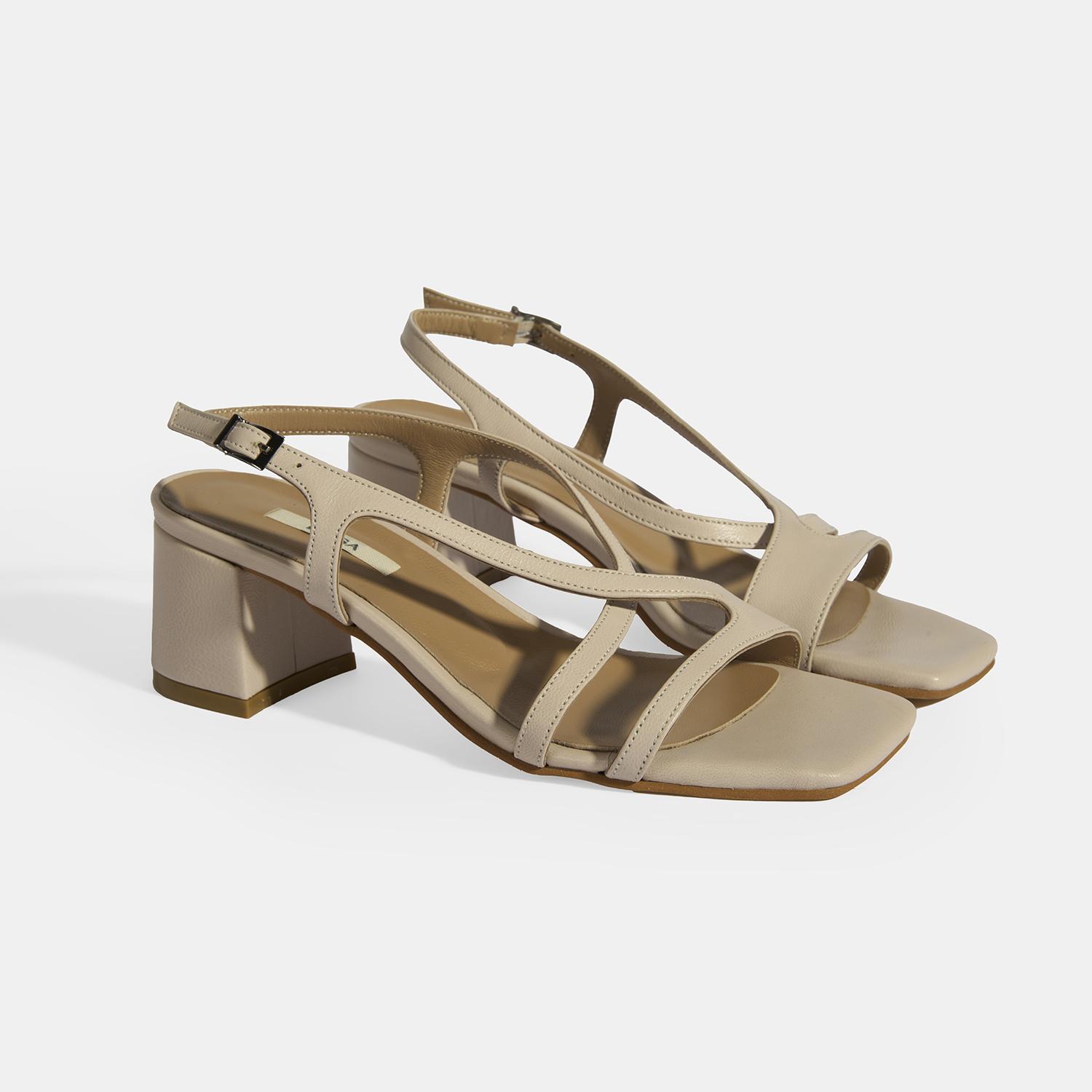 Krem Kadın Toka Aksesuarlı Deri Topuklu Sandalet