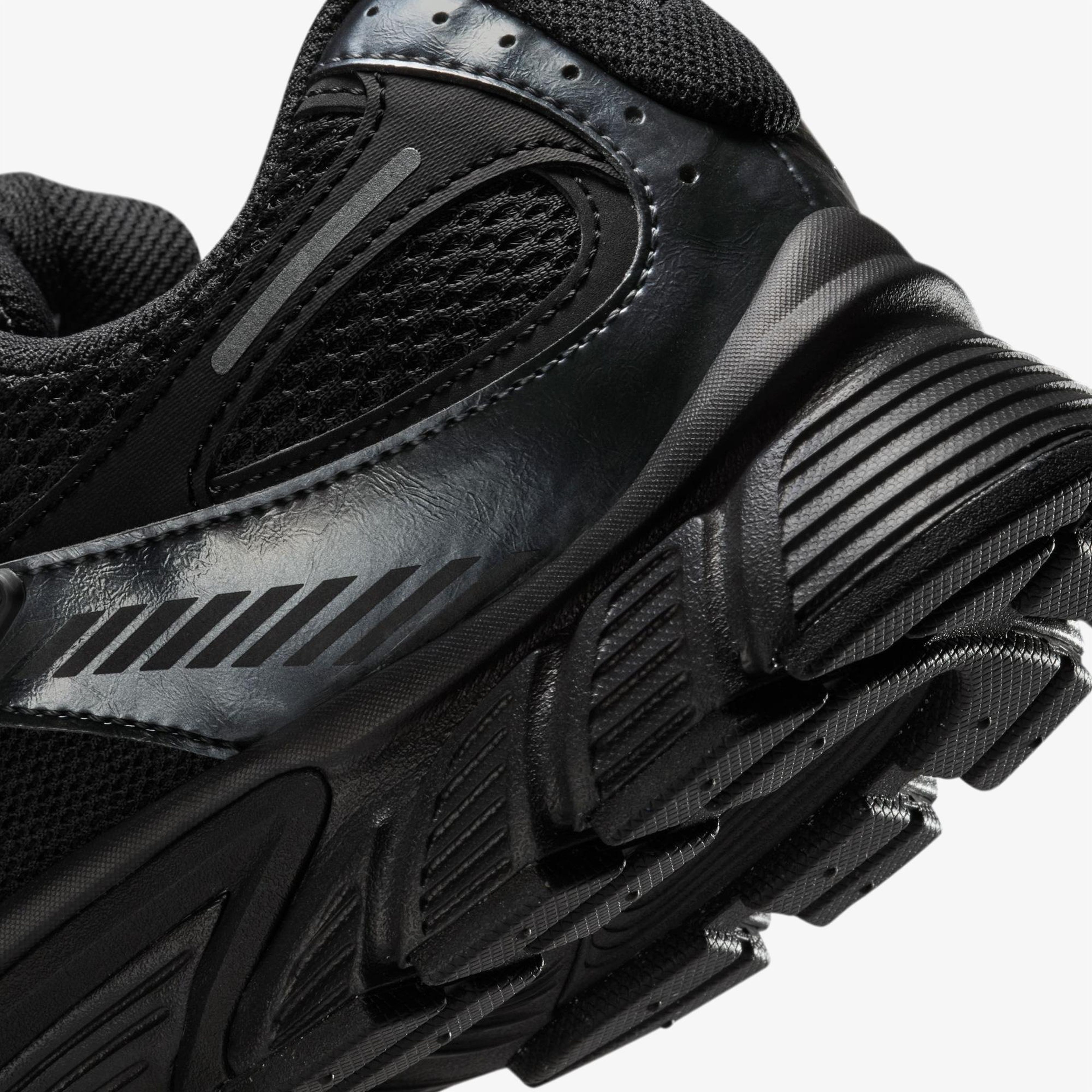 Nike V5 RNR Erkek Siyah Spor Ayakkabı