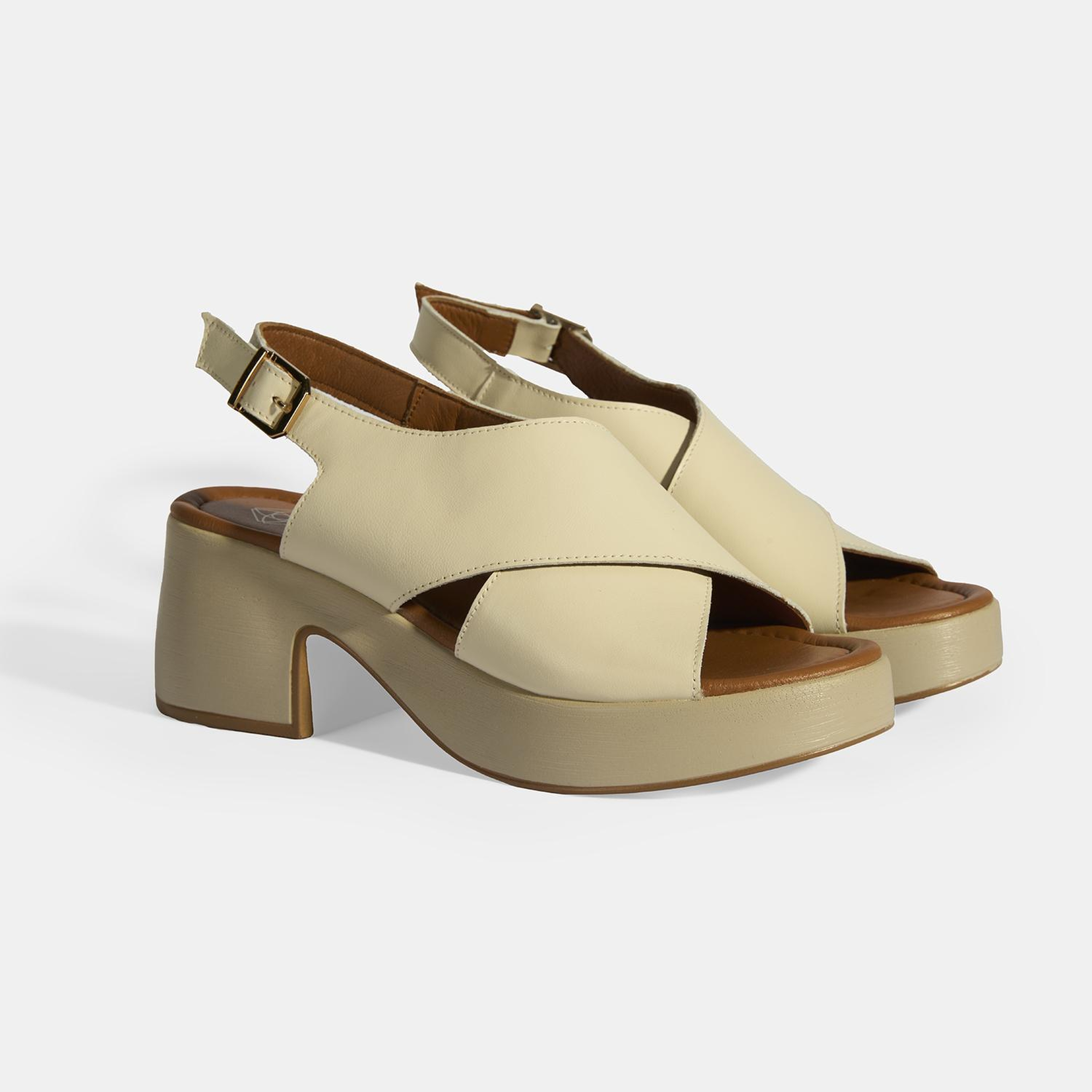 Krem Kadın Toka Detaylı Deri Sandalet