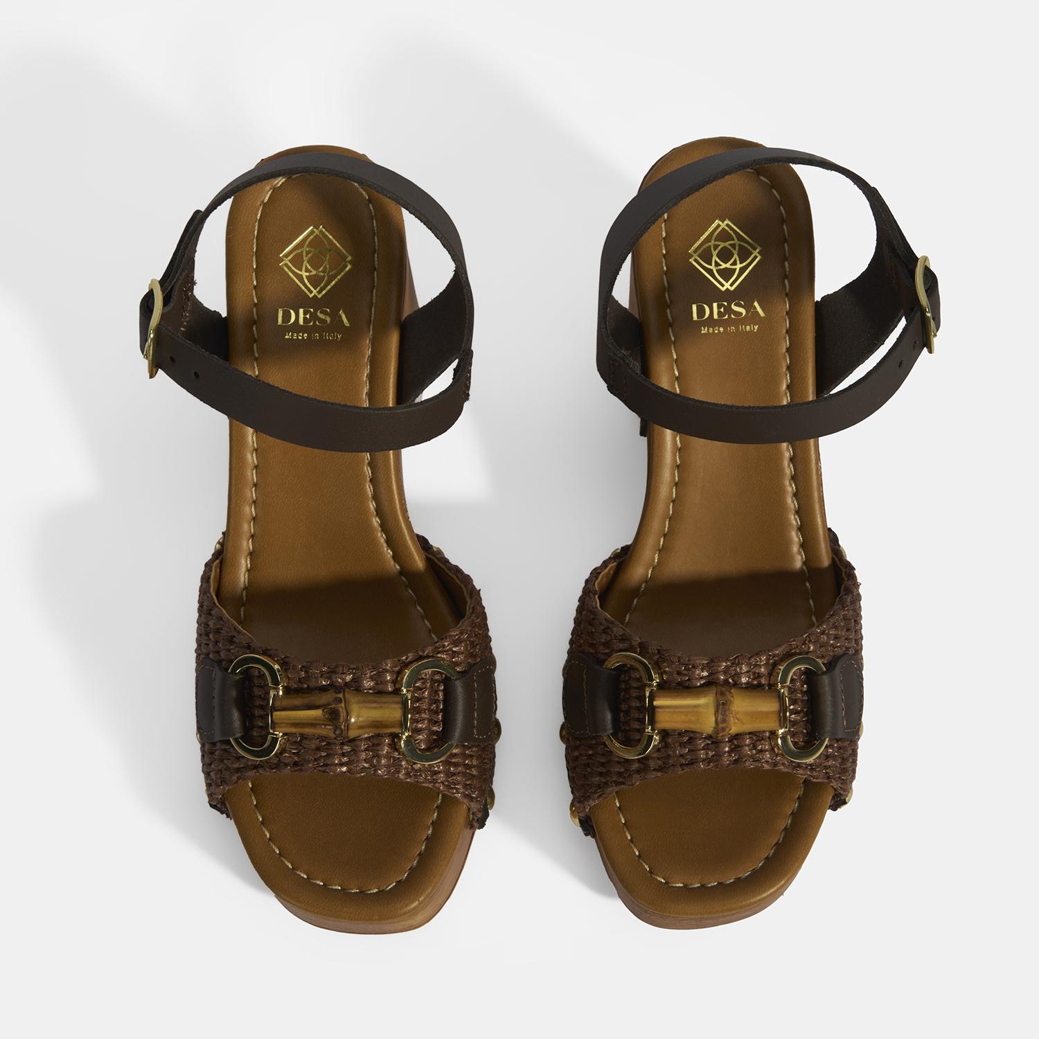 Kadın Kahve Tokalı Aksesuarlı Detaylı Topuklu Sandalet