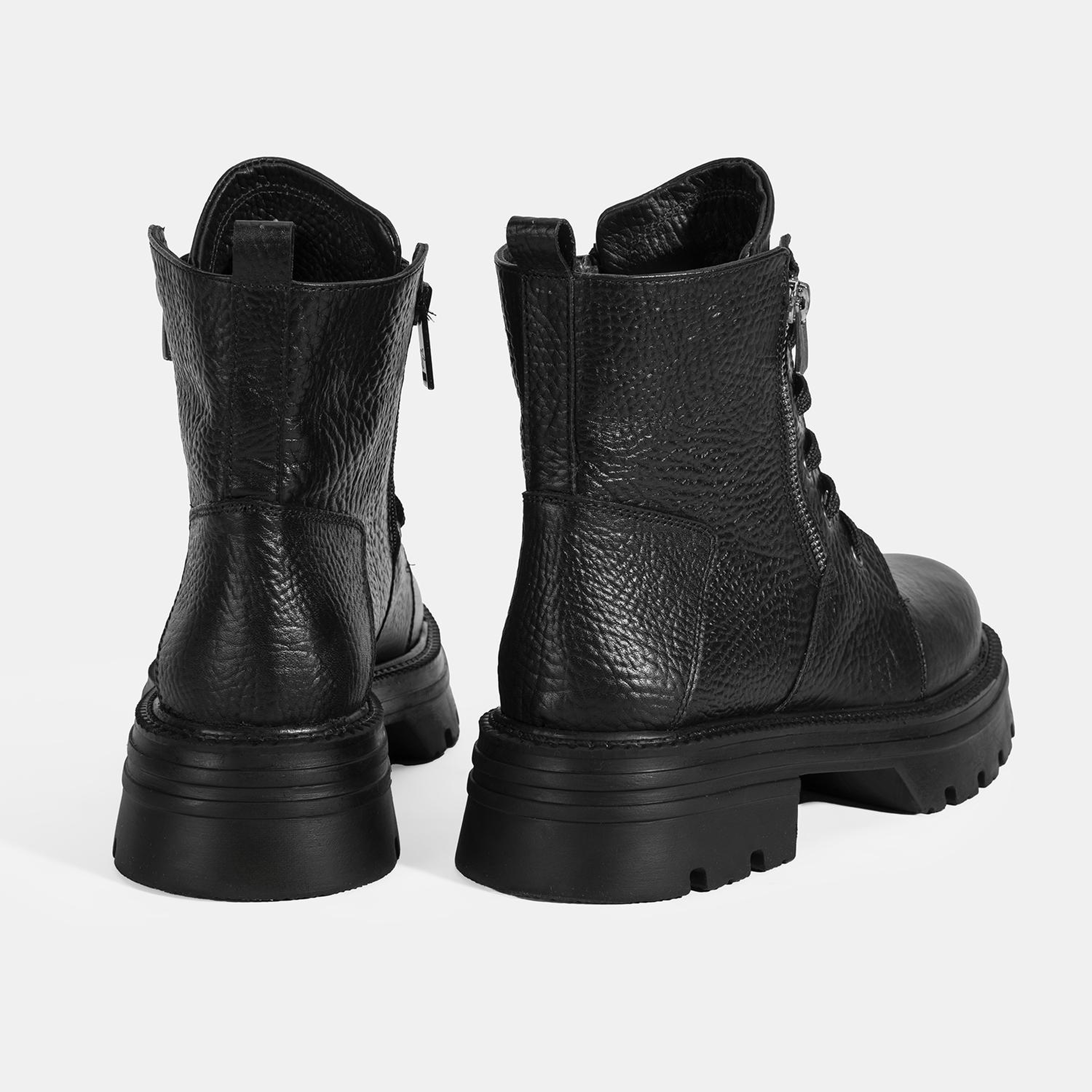 Kadın Siyah Bağcıklı Deri Postal Bot