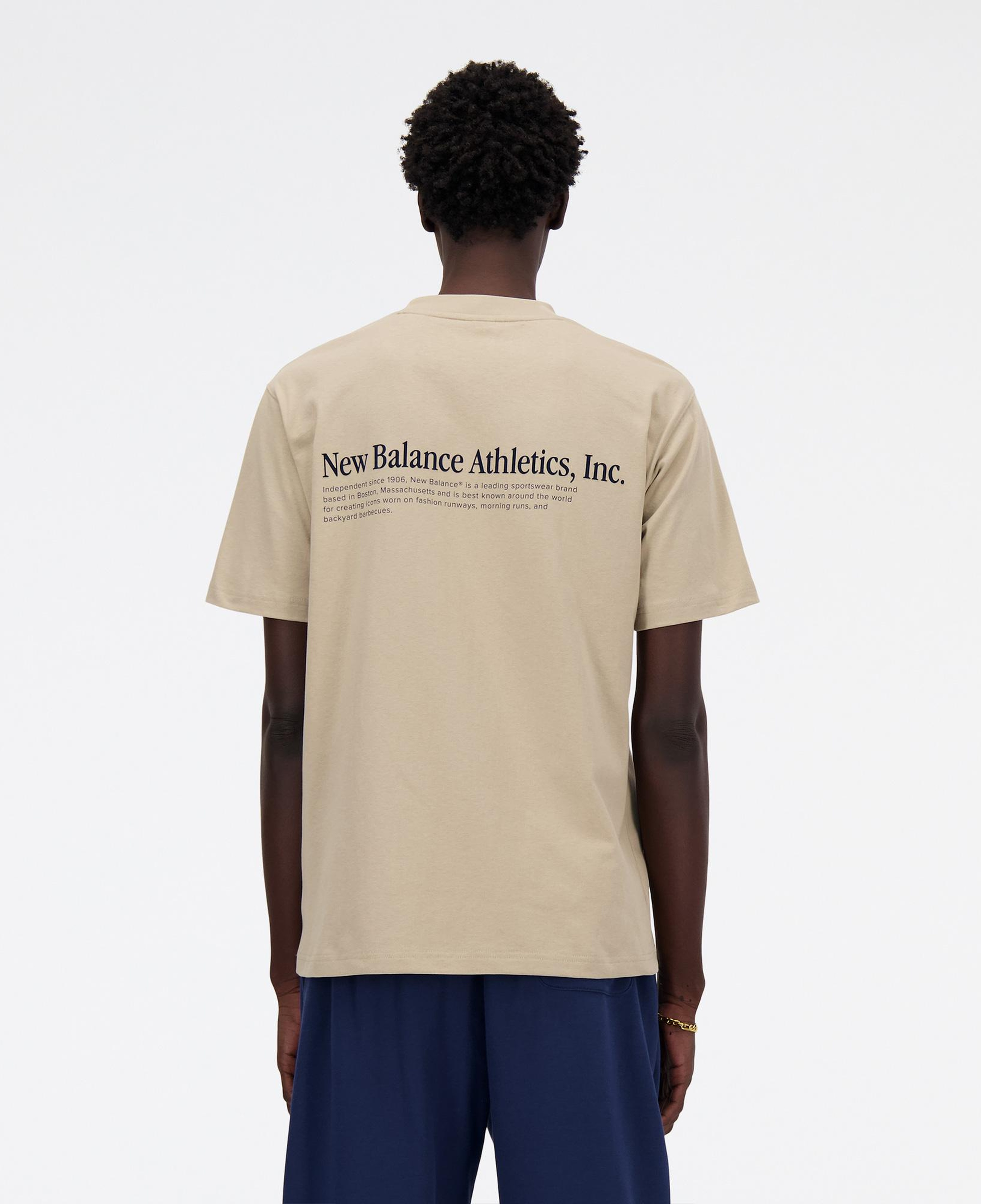 New Balance Athletics Flocked Relaxed Tee Erkek T-Shirt