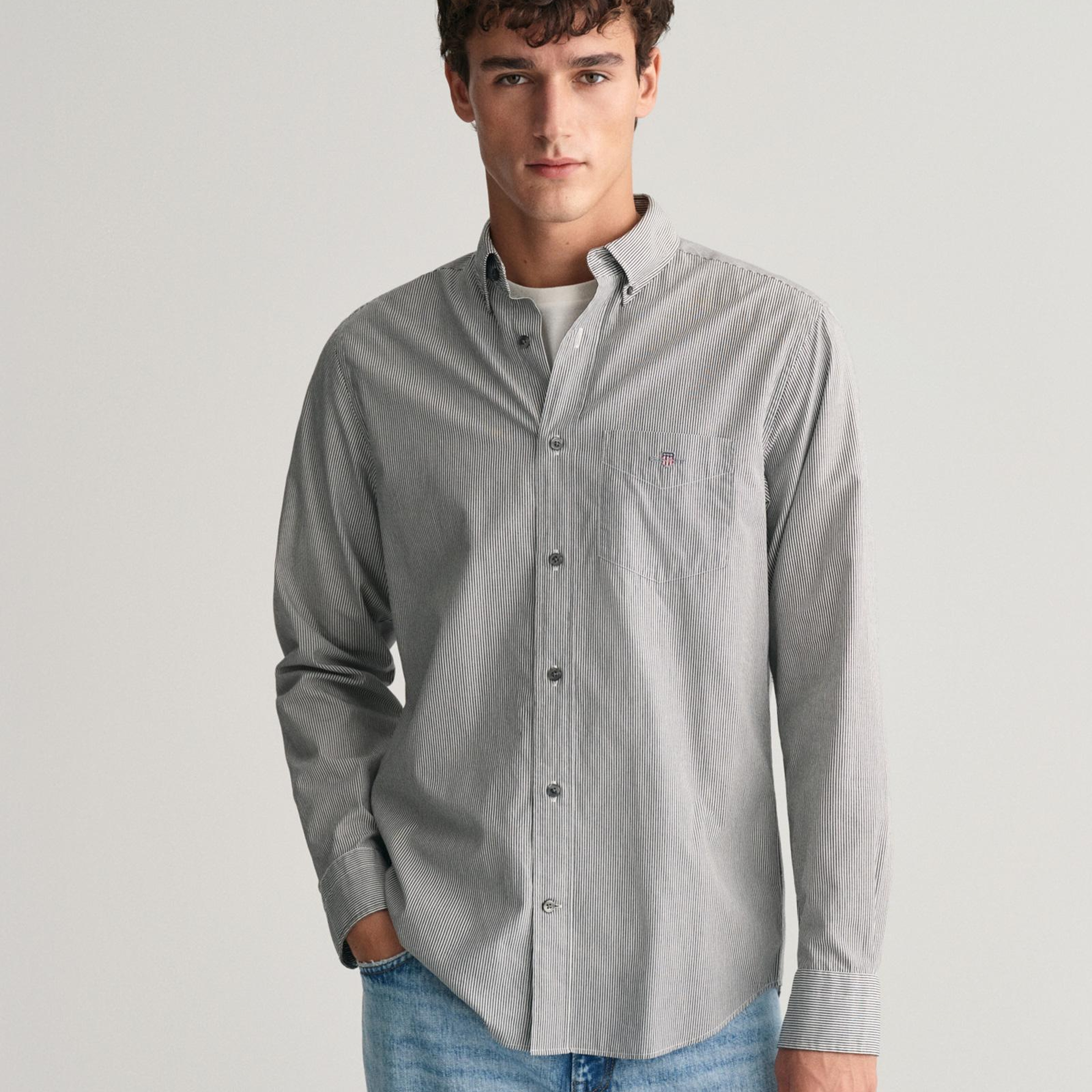 GANT Erkek Siyah Regular Fit Düğmeli Yaka Çizgili Gömlek