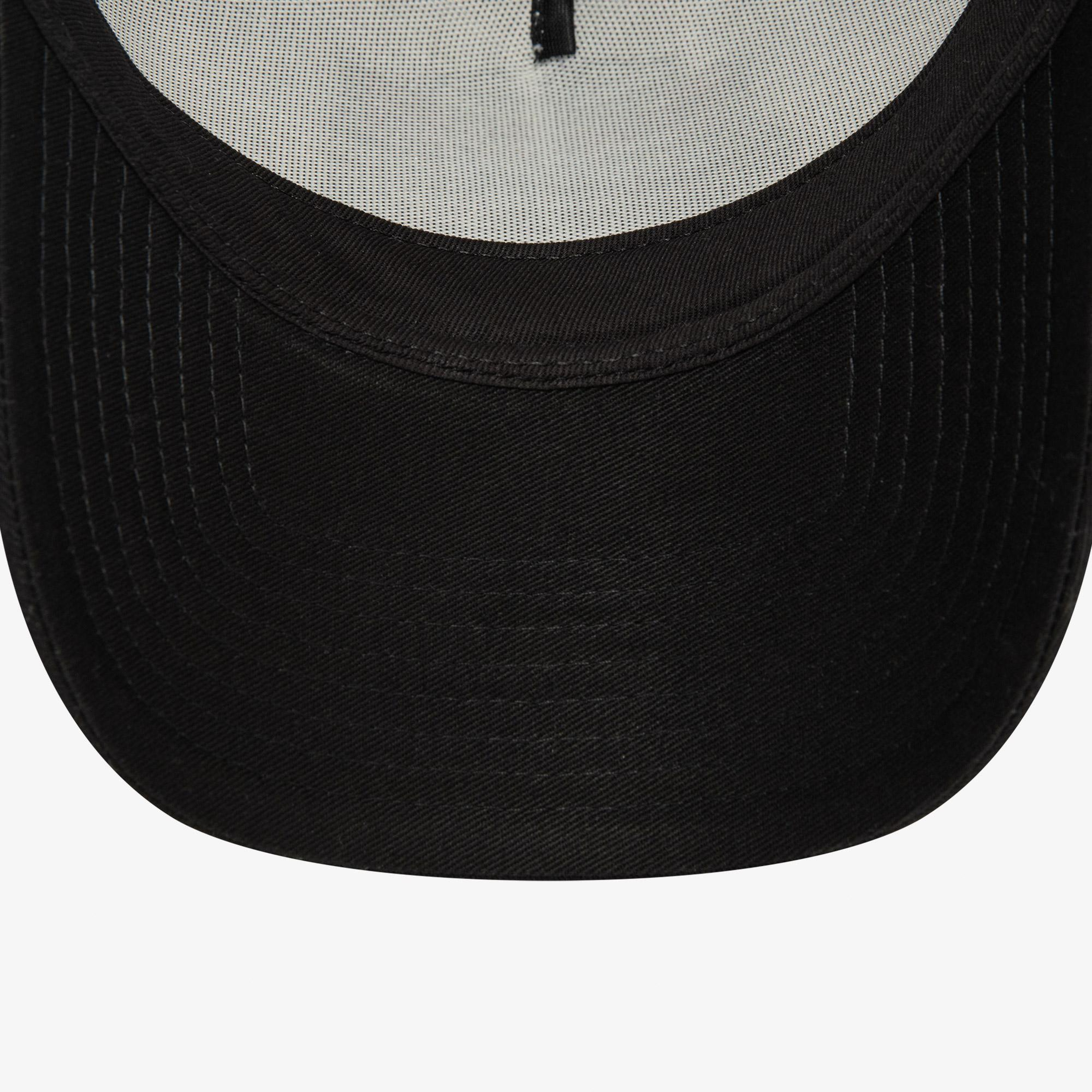 New Era Graphic Print Trucker Unisex Siyah/Beyaz Şapka