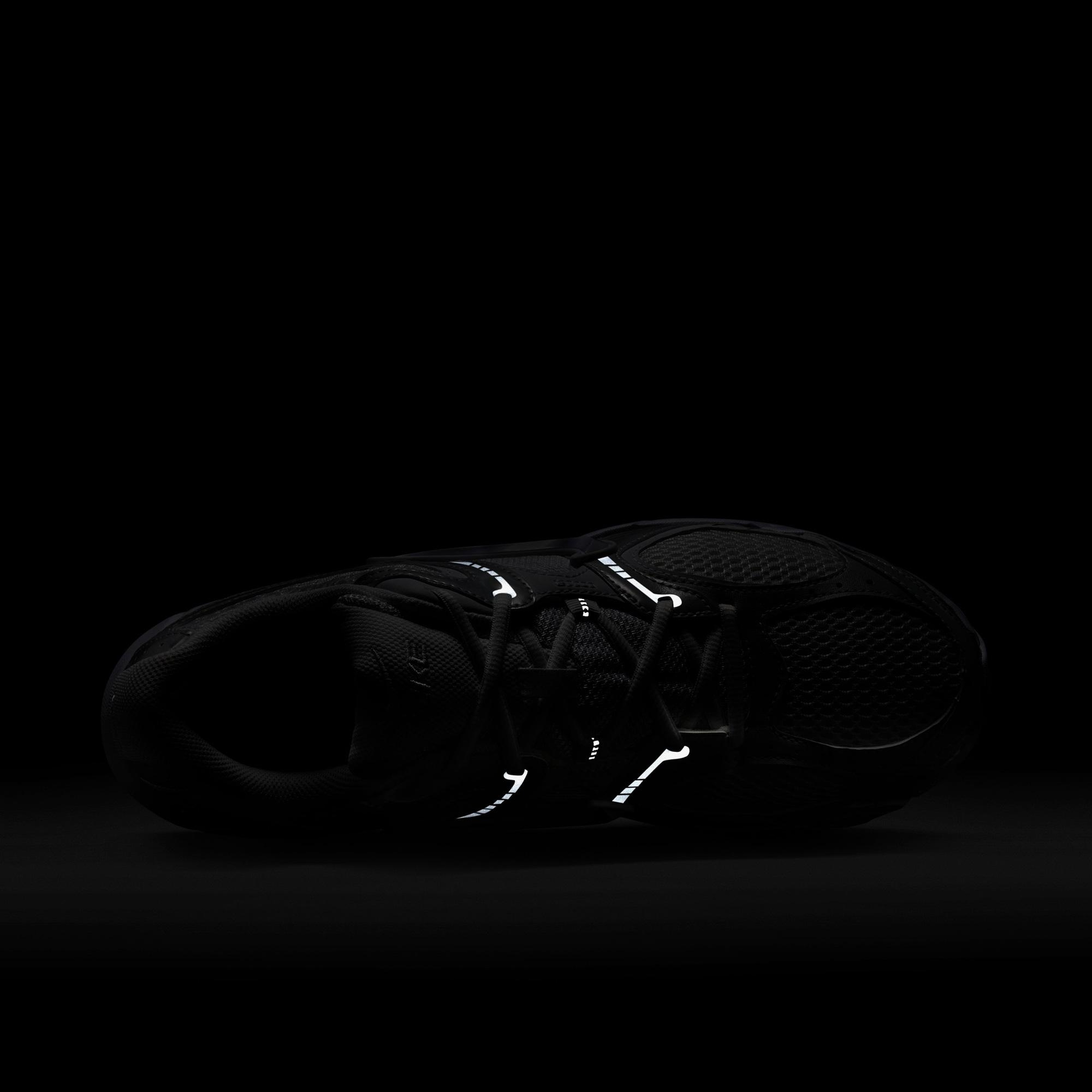 Nike V5 RNR Erkek Beyaz Spor Ayakkabı