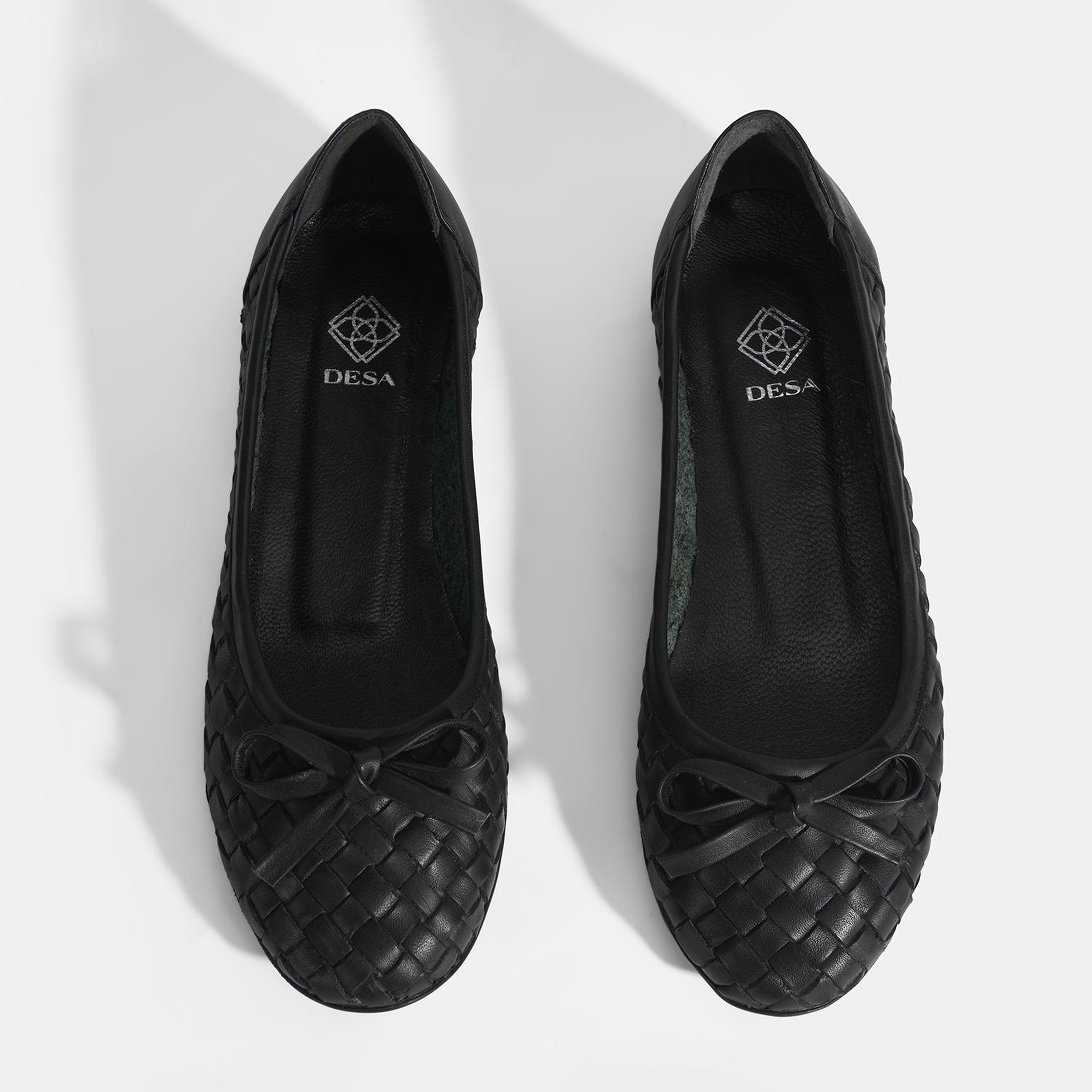 Kadın Siyah Örgü Detaylı Fiyonklu Deri Babet