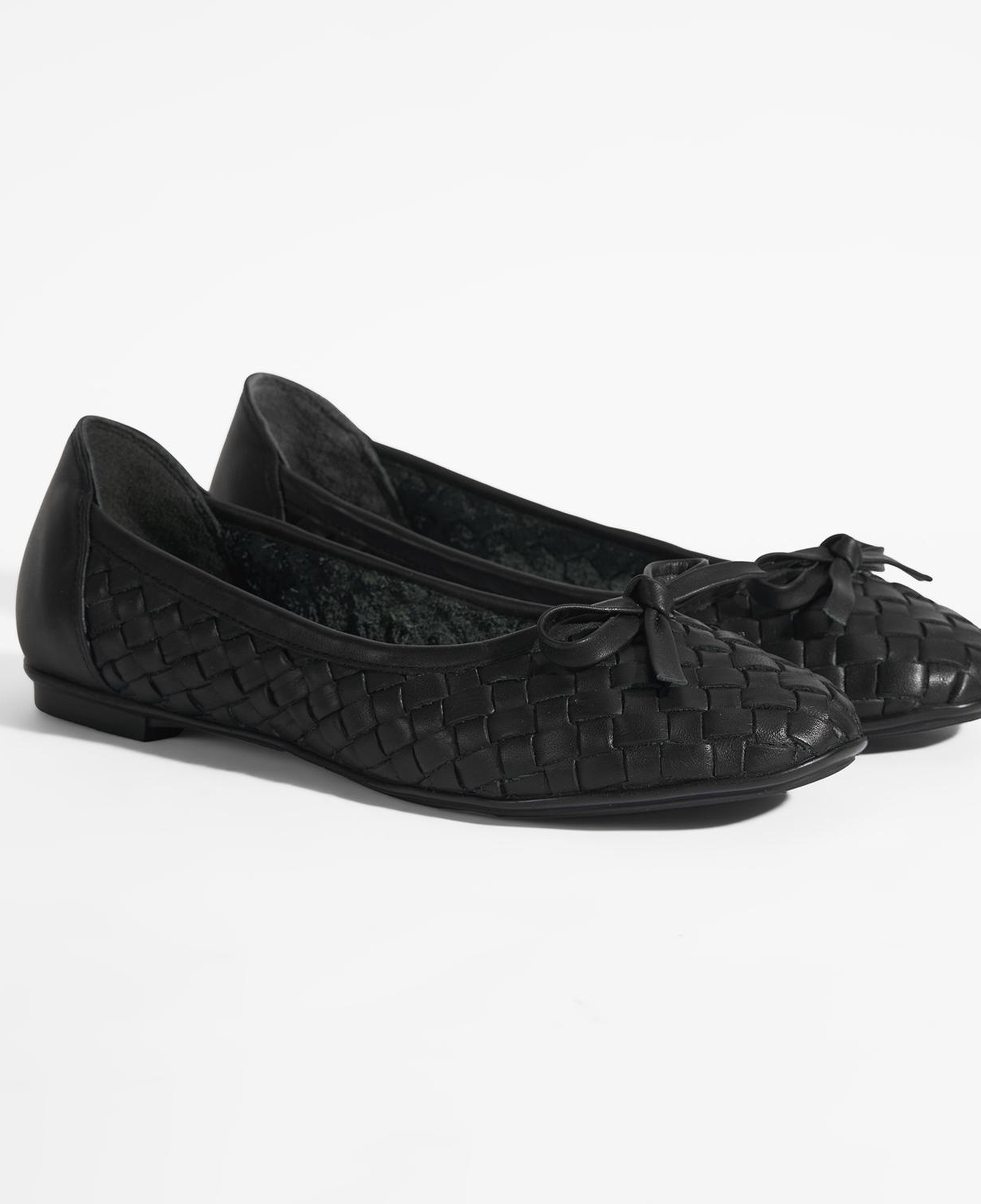 Kadın Siyah Örgü Detaylı Fiyonklu Deri Babet