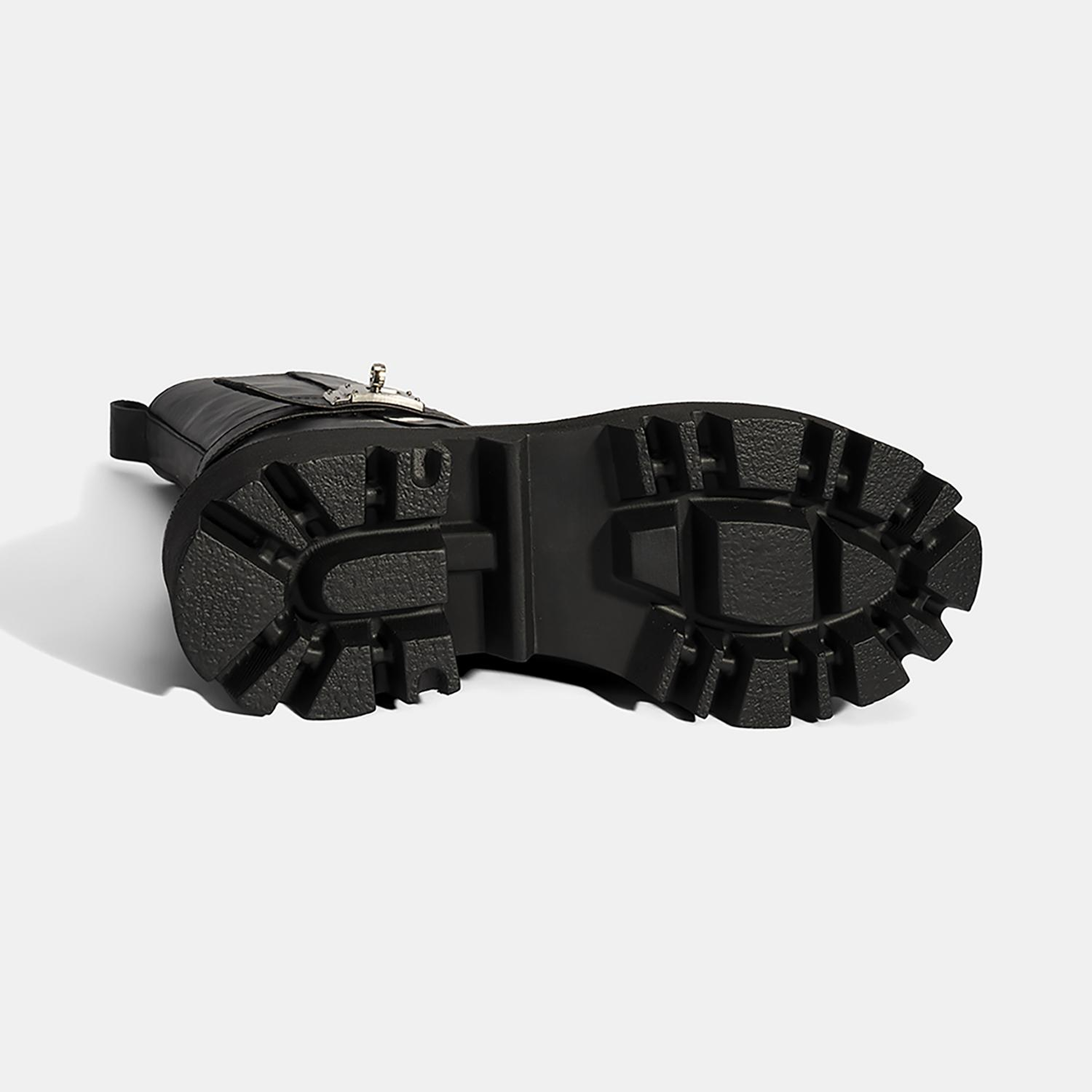 Kadın Siyah Metal Tokalı Kalın Tabanlı Deri Bot