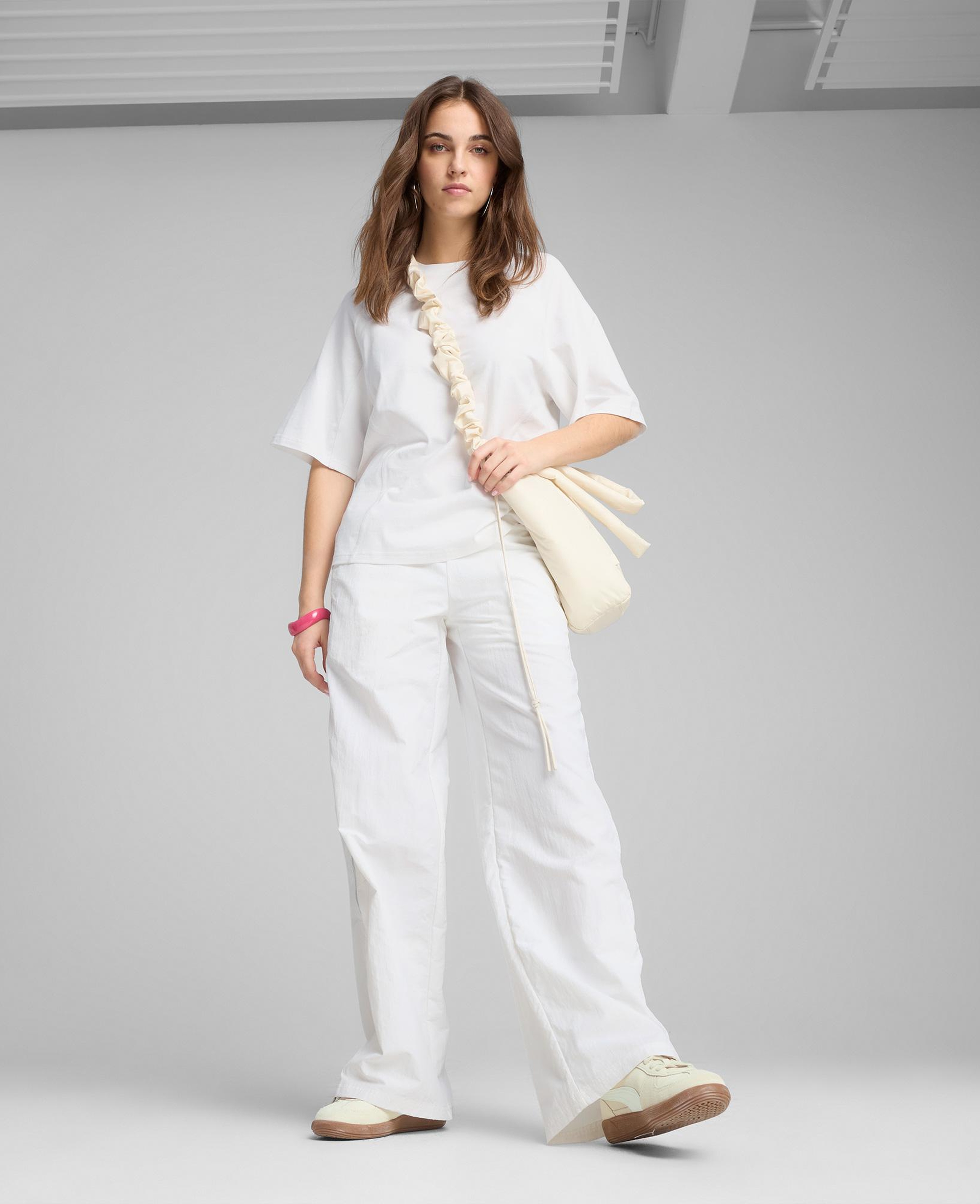 Puma Dare To Relaxed Dokuma Fermuarlı Kadın Beyaz Eşofman Altı