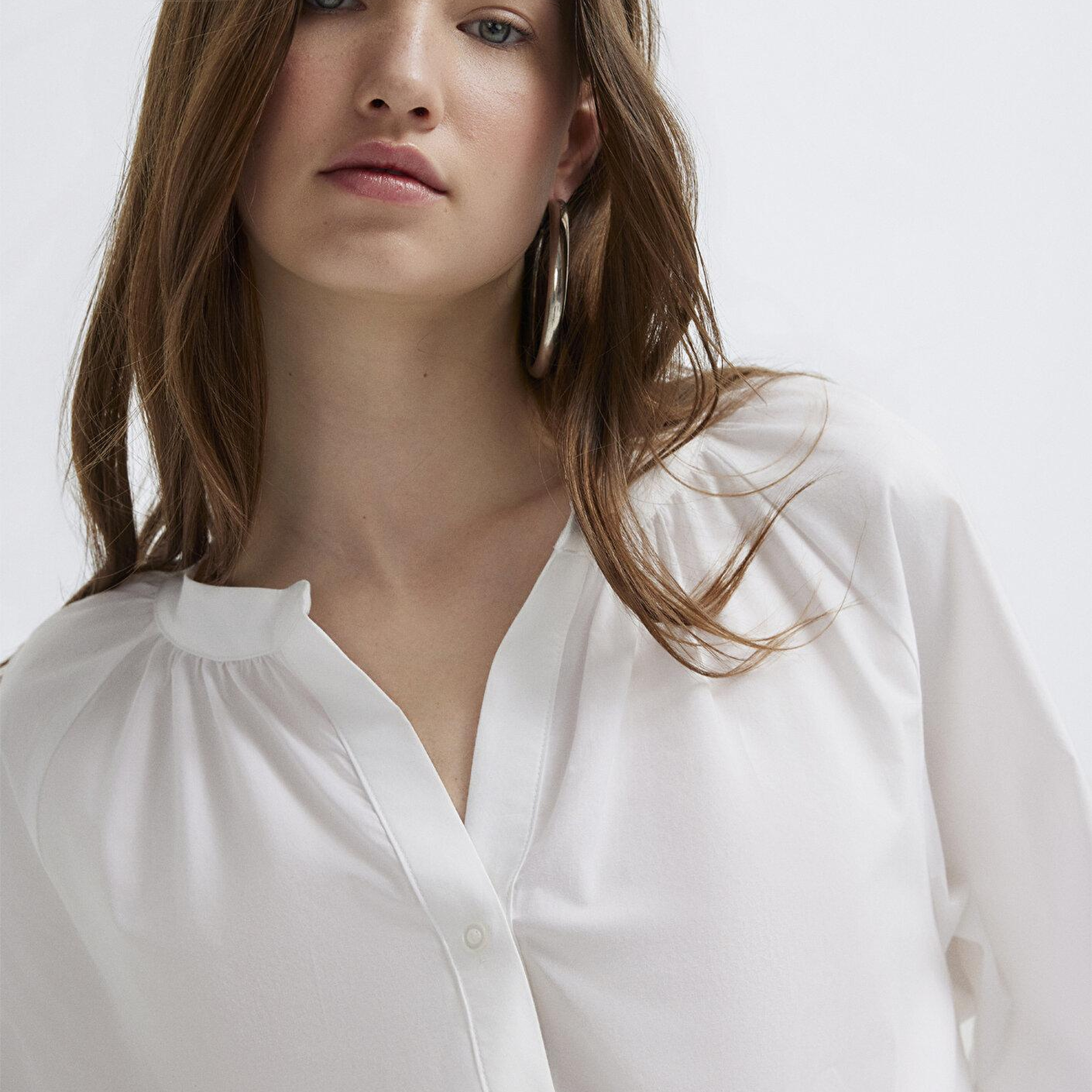 Mavi Detaylı Beyaz Gömlek Loose Fit / Bol Rahat Kesim 1211348-620