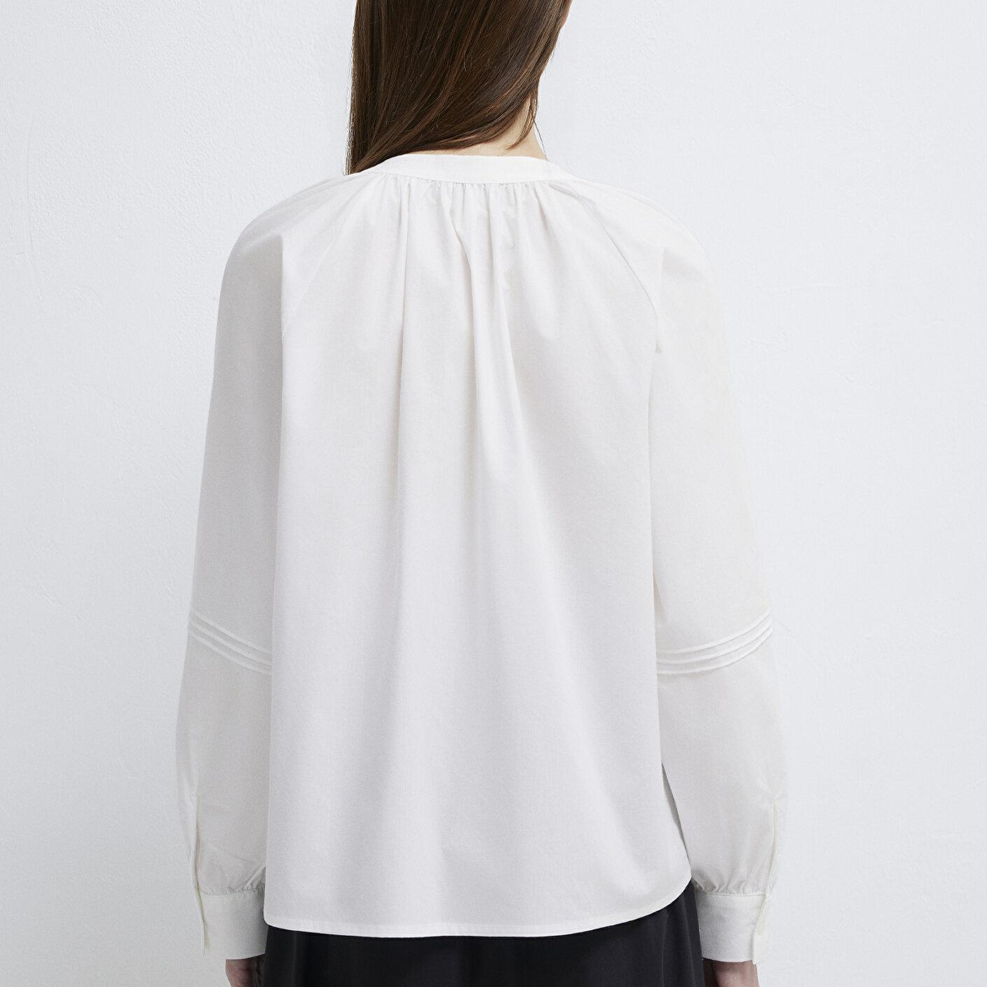 Mavi Detaylı Beyaz Gömlek Loose Fit / Bol Rahat Kesim 1211348-620