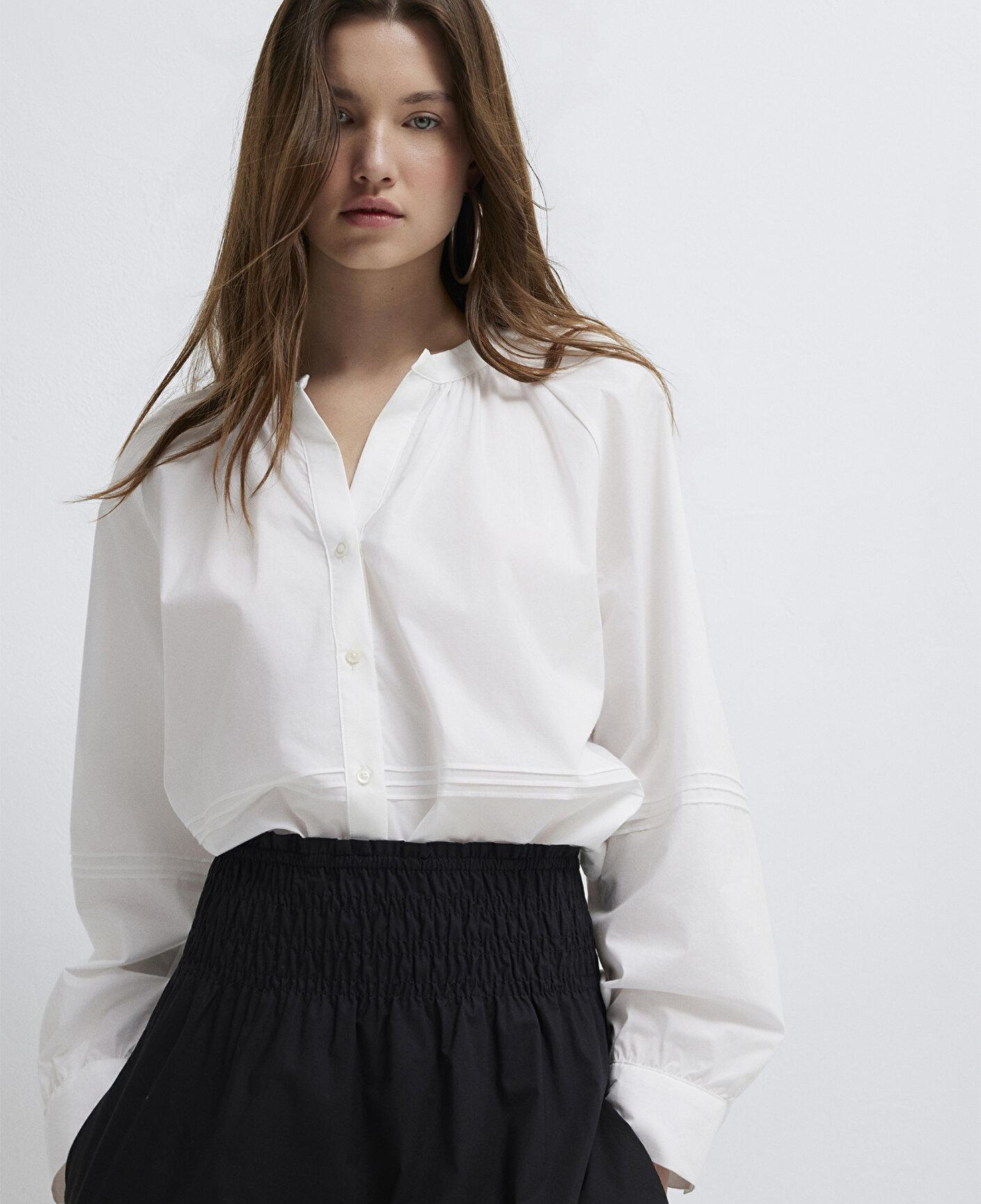 Mavi Detaylı Beyaz Gömlek Loose Fit / Bol Rahat Kesim 1211348-620