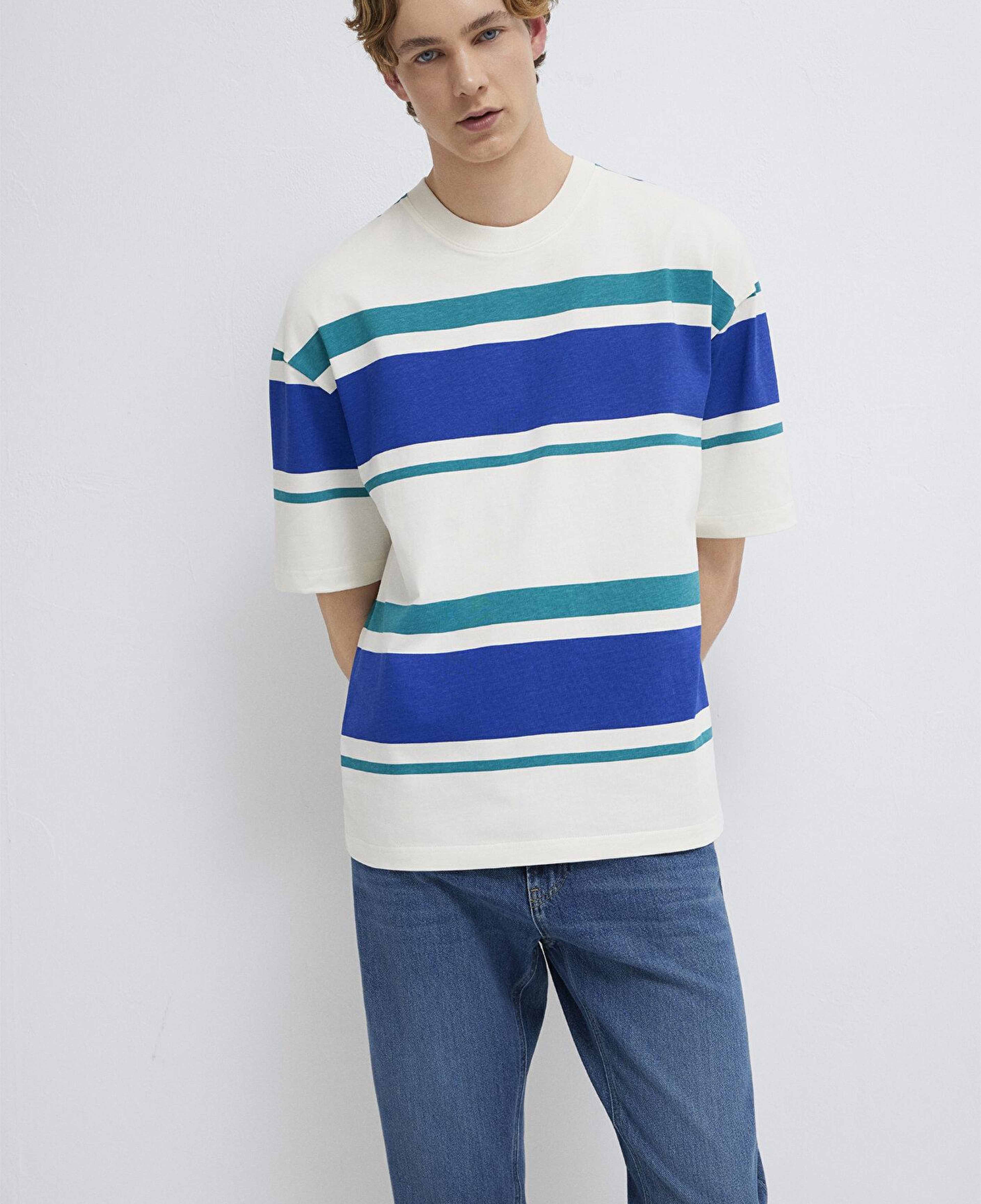 Mavi Blok Çizgili Ekru Tişört Oversize / Geniş Kesim 0613331-70057
