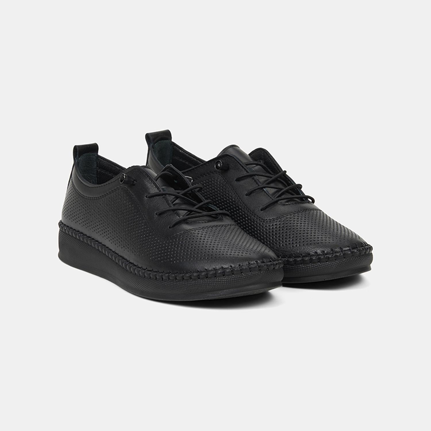 Kadın Siyah Lastik Bağcıklı Deri Spor Ayakkabı