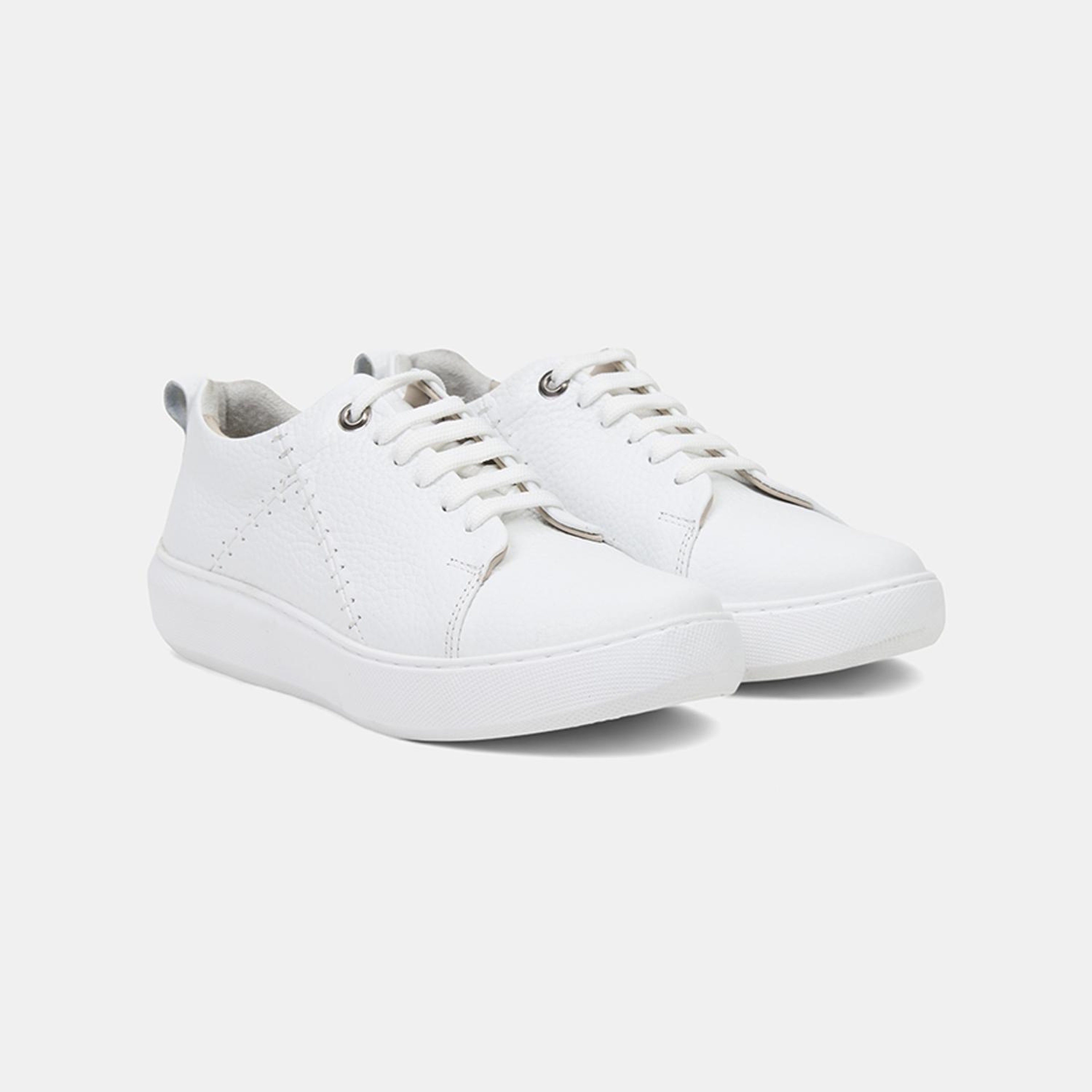 Kadın Beyaz Bağcıklı Dikiş Detaylı Dokulu Deri Spor Ayakkabı