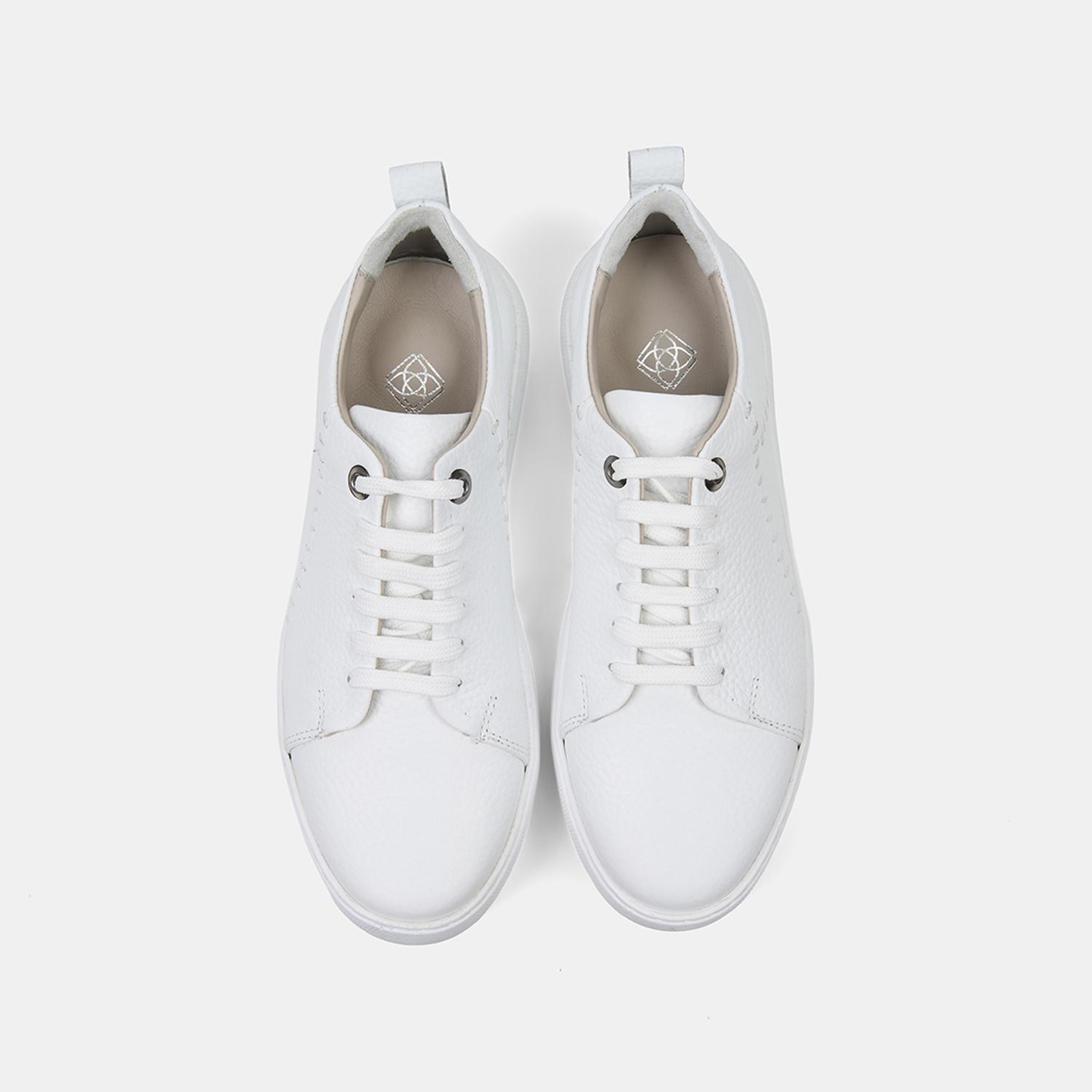 Kadın Beyaz Bağcıklı Dikiş Detaylı Dokulu Deri Spor Ayakkabı