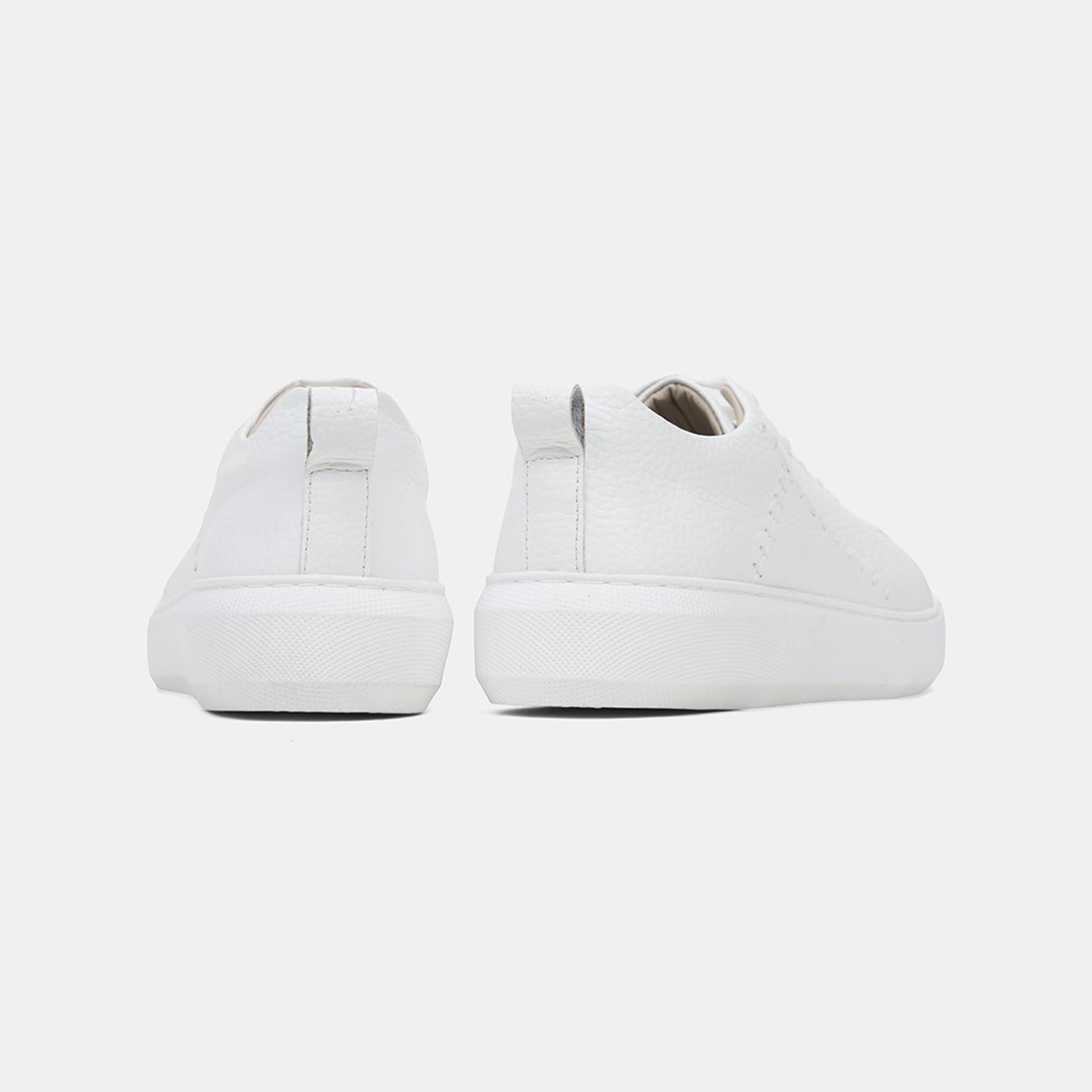 Kadın Beyaz Bağcıklı Dikiş Detaylı Dokulu Deri Spor Ayakkabı