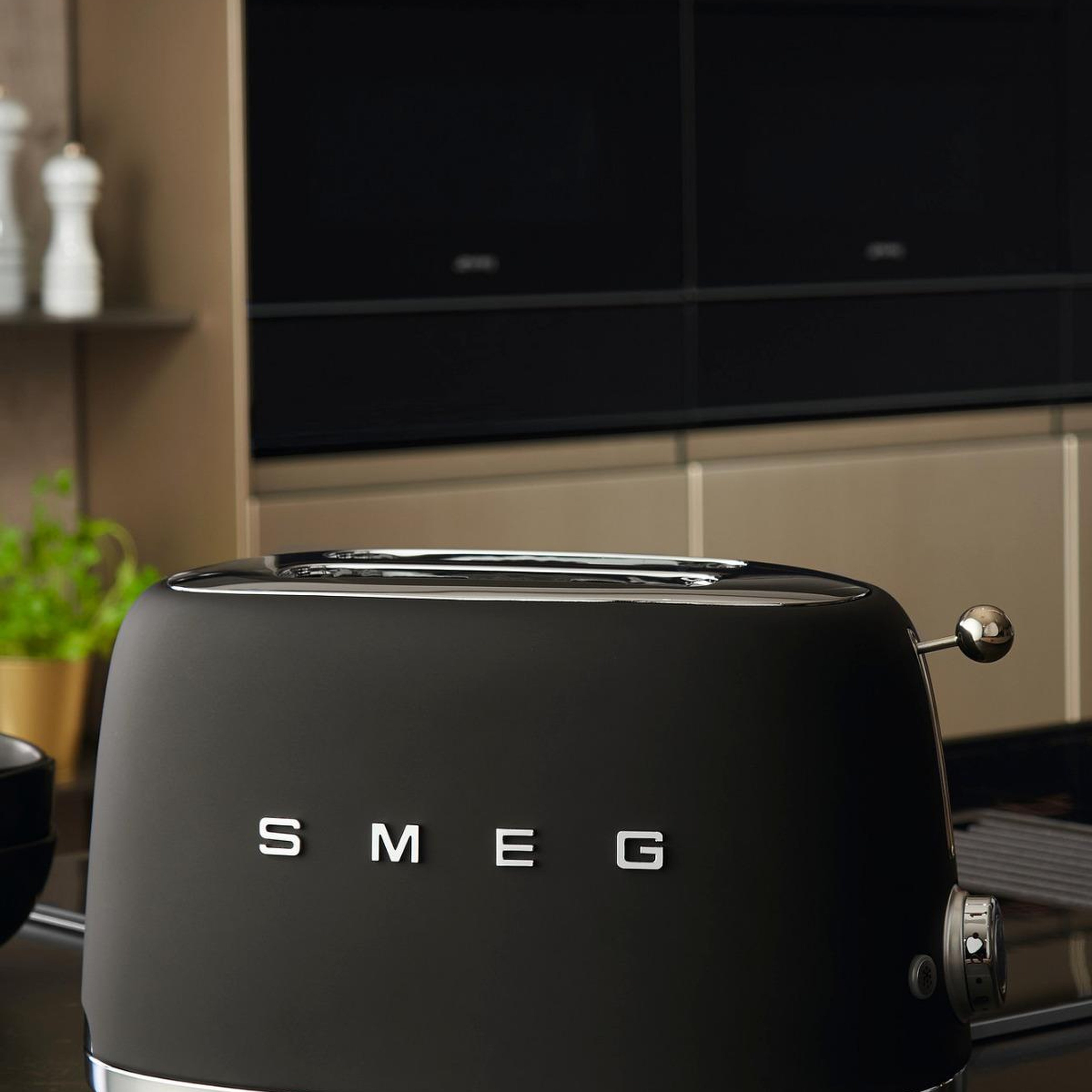 Smeg 50's Style Retro Mat Siyah Ekmek Kızartma Makinesi TSF01BLMEU