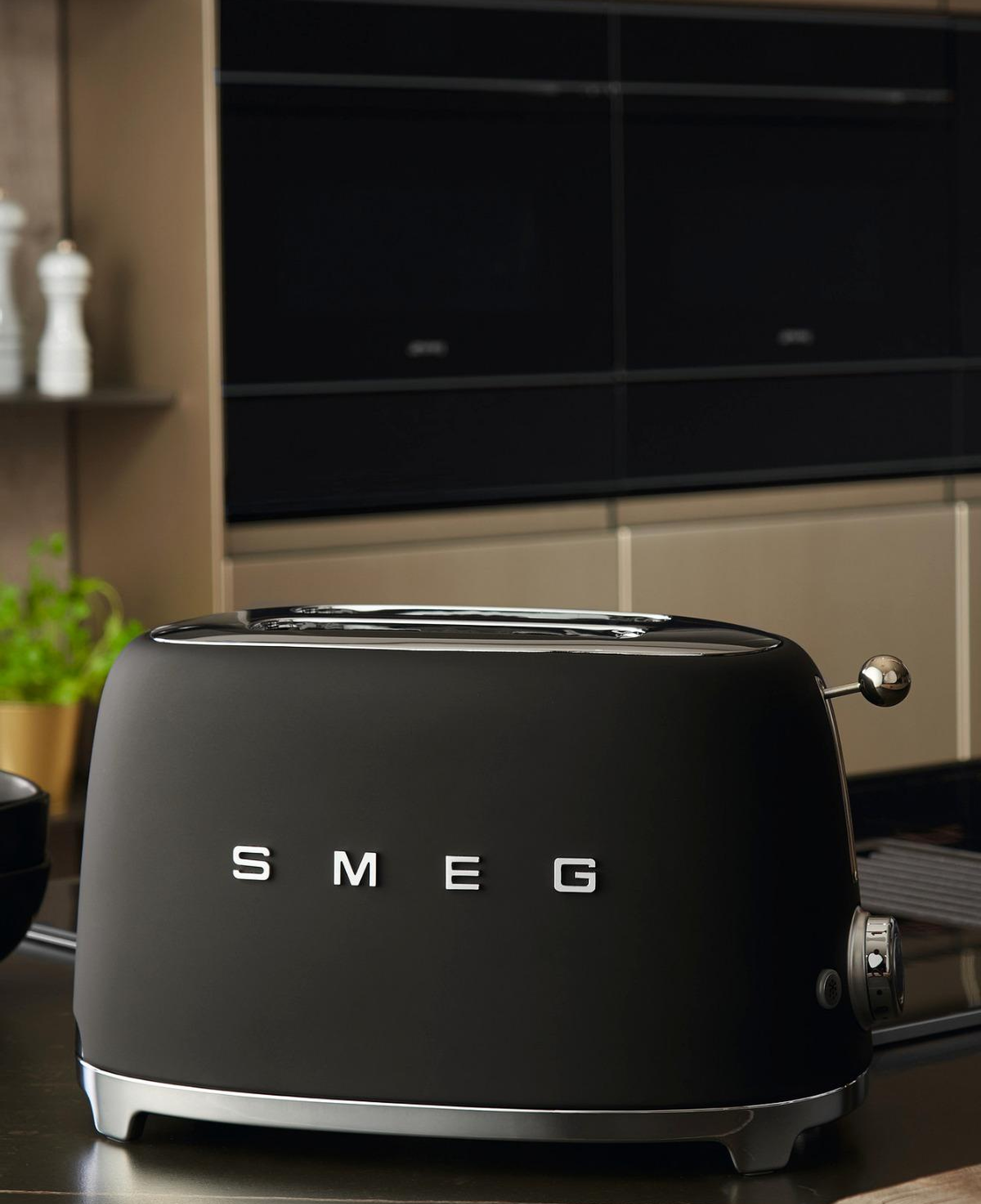 Smeg 50's Style Retro Mat Siyah Ekmek Kızartma Makinesi TSF01BLMEU