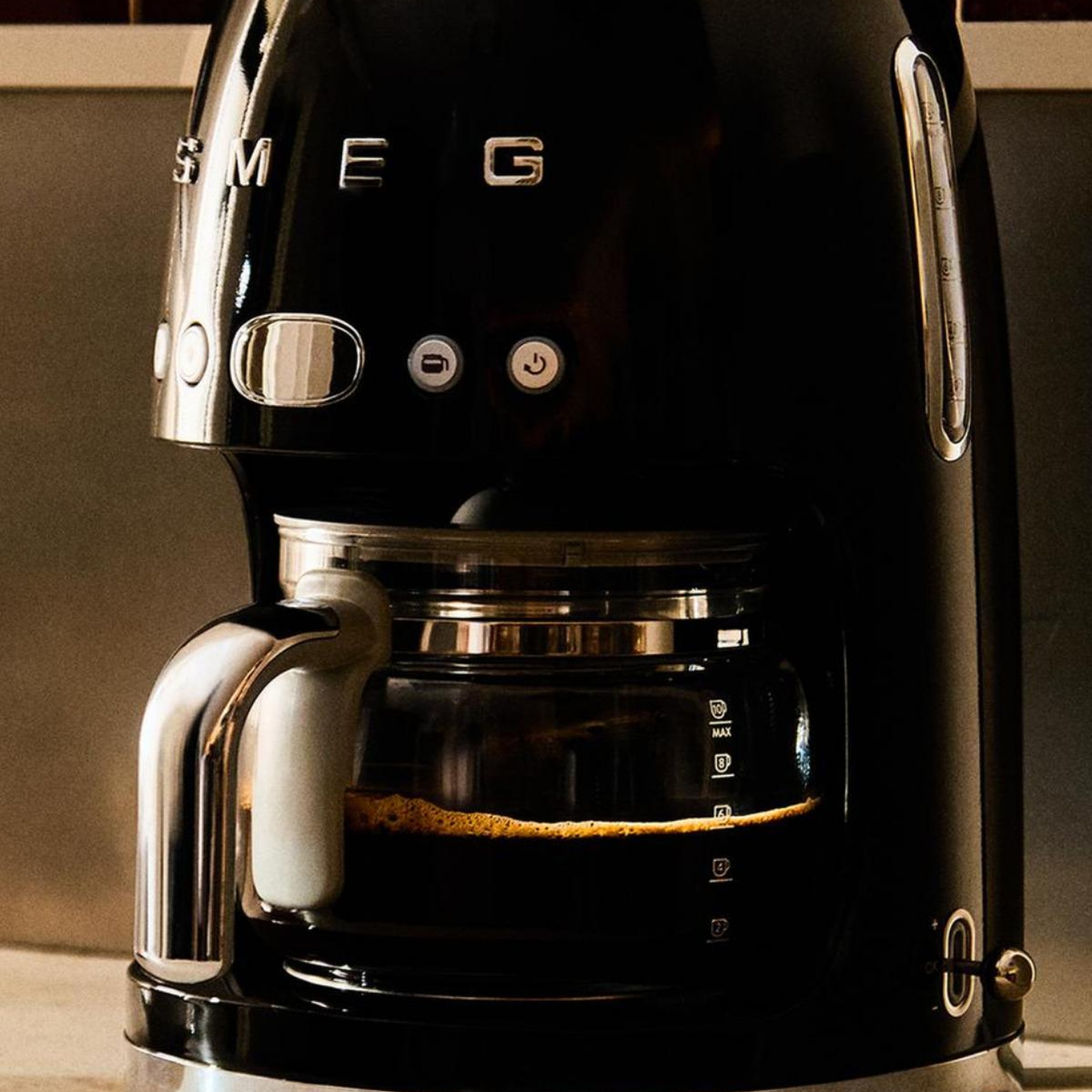 Smeg 50's Style Retro Siyah Filtre Kahve Makinası Dcf02bleu