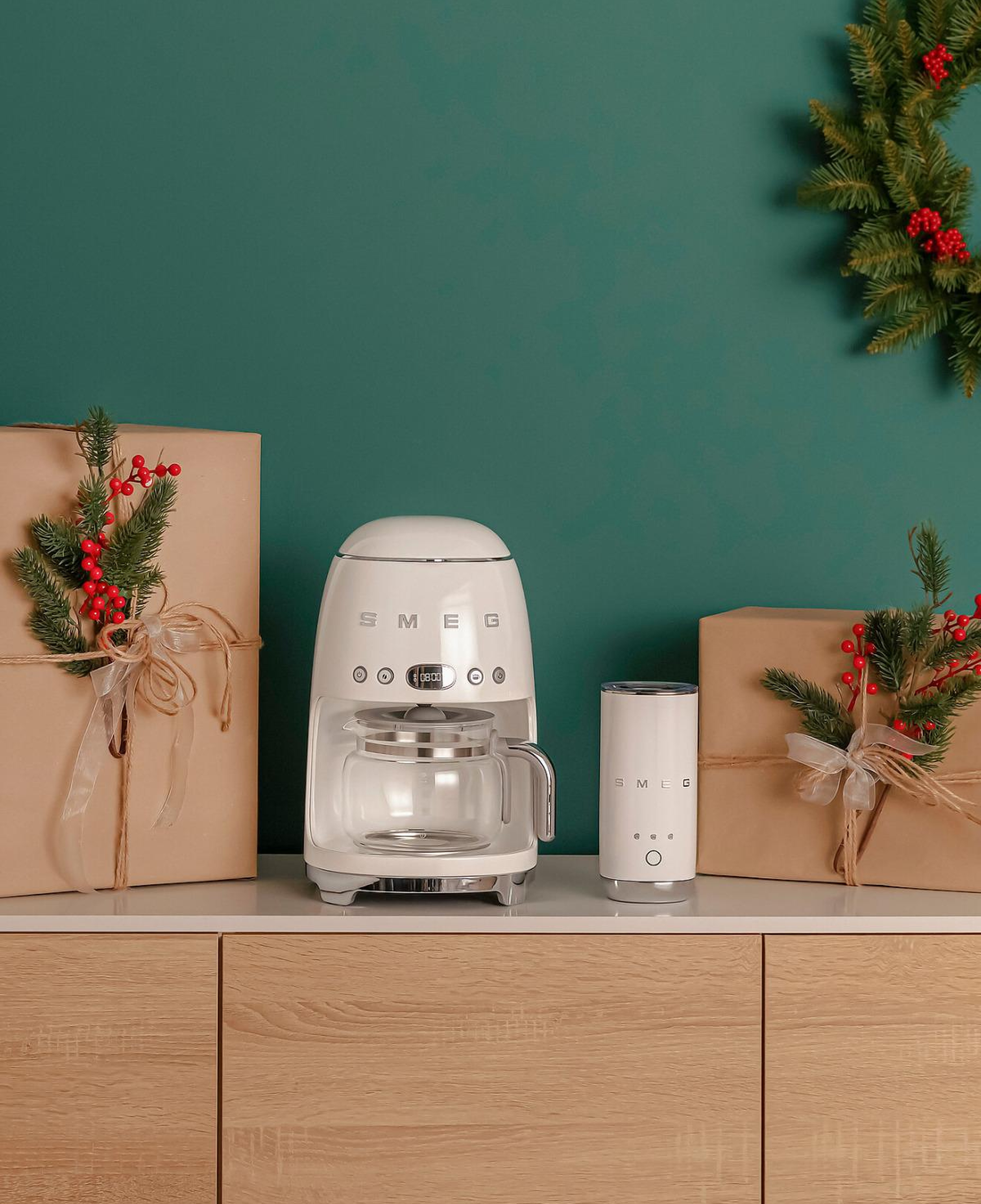 Smeg 50's Style Retro Beyaz Filtre Kahve Makinesi dcf02wheu