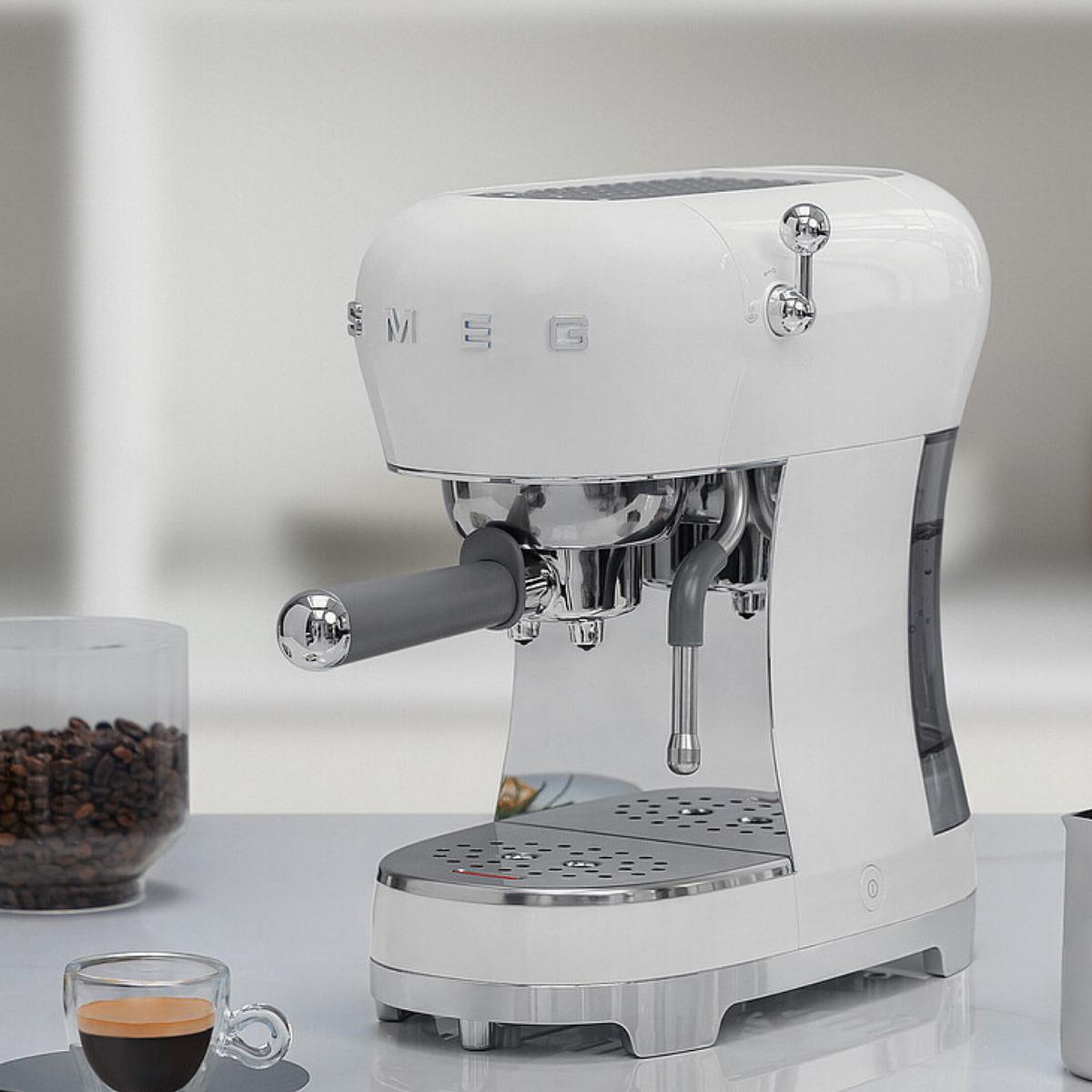 Smeg 50's Style Beyaz Espresso Kahve Makinesi