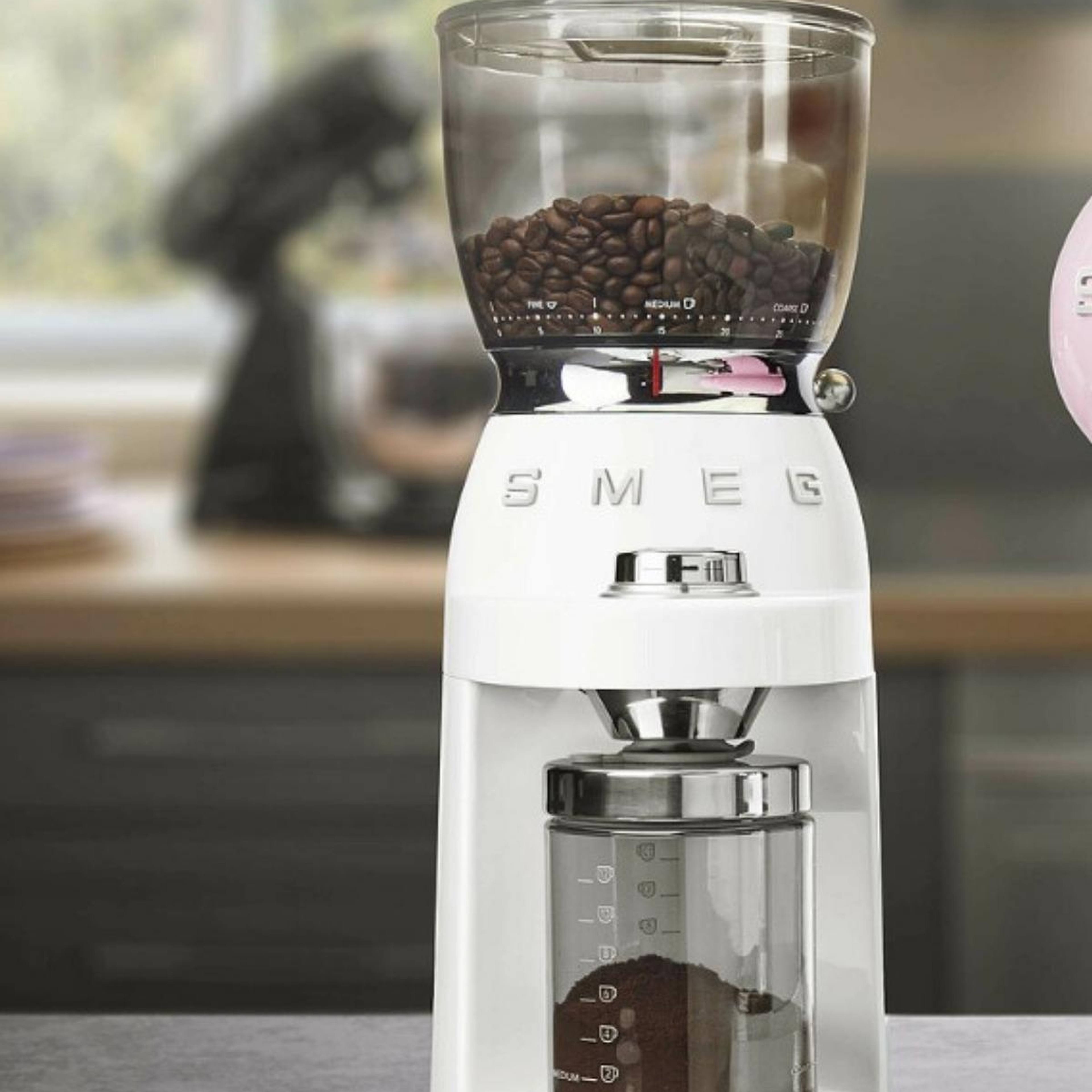 Smeg 50's Style Beyaz Kahve Öğütme Makinesi