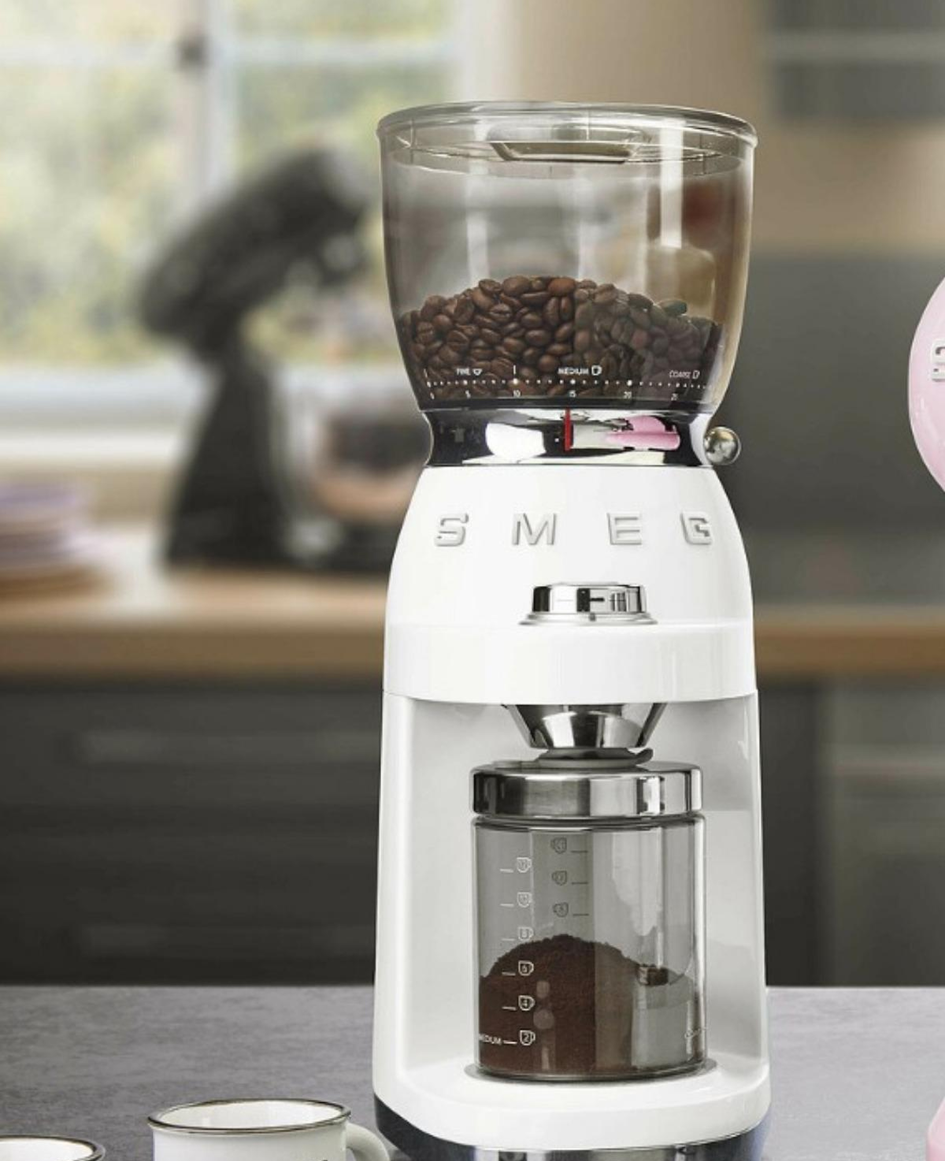 Smeg 50's Style Beyaz Kahve Öğütme Makinesi