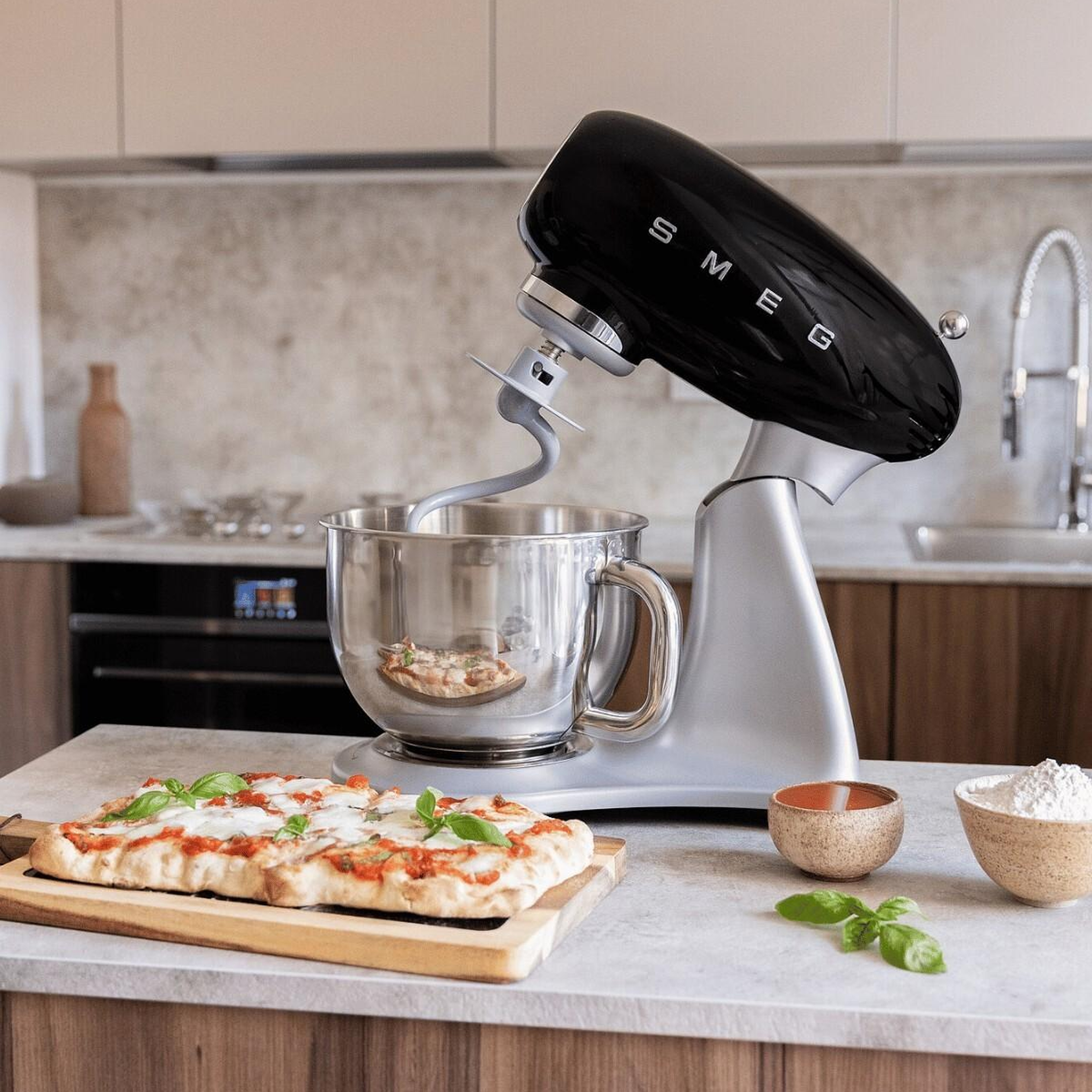 Smeg 50's Style Steady-Mix 4,8 L Siyah SMF04 Stand Mikser Mutfak Şefi