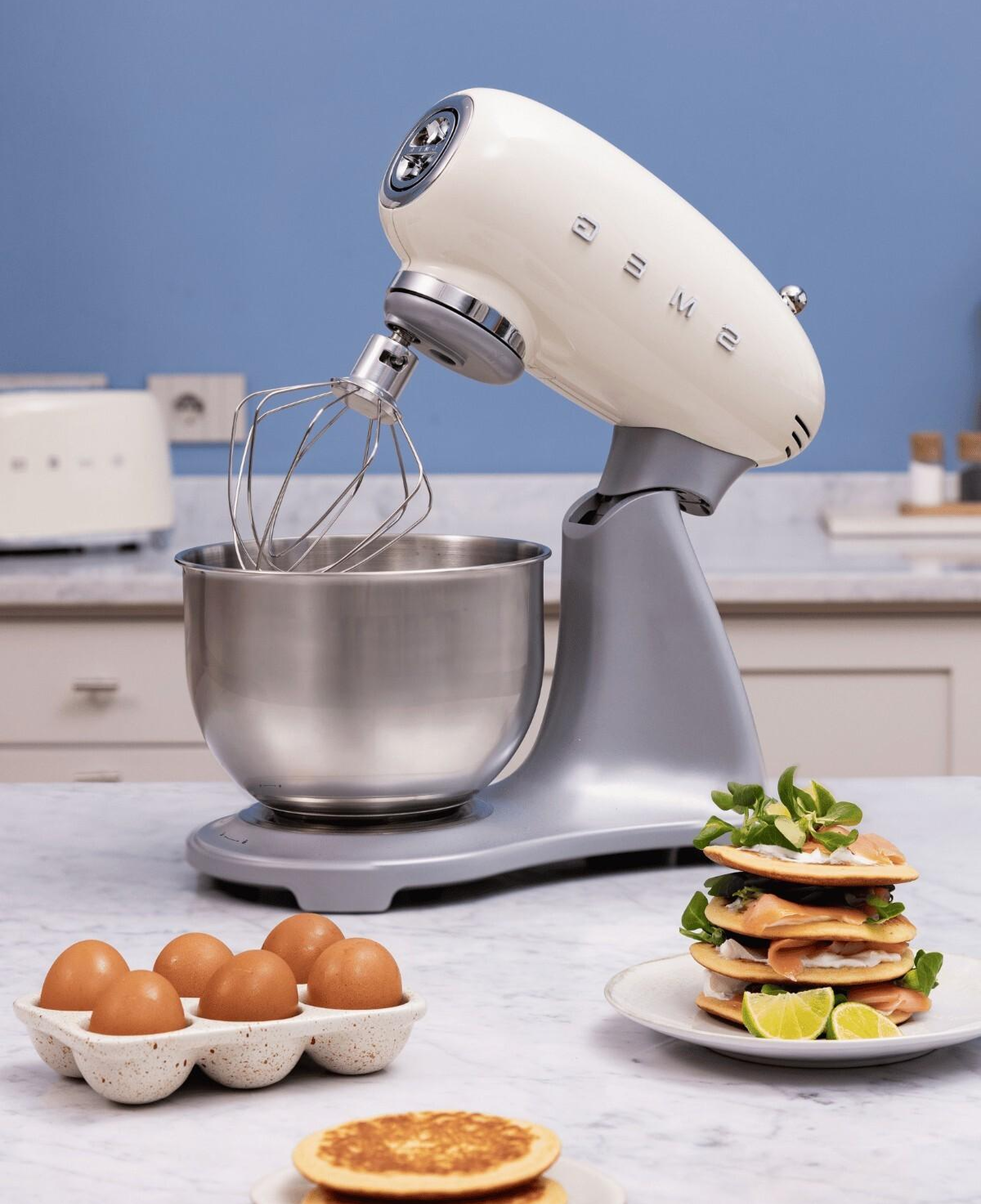 Smeg 50's Style Steady-Mix 4,8 L Krem SMF04 Stand Mikser Mutfak Şefi