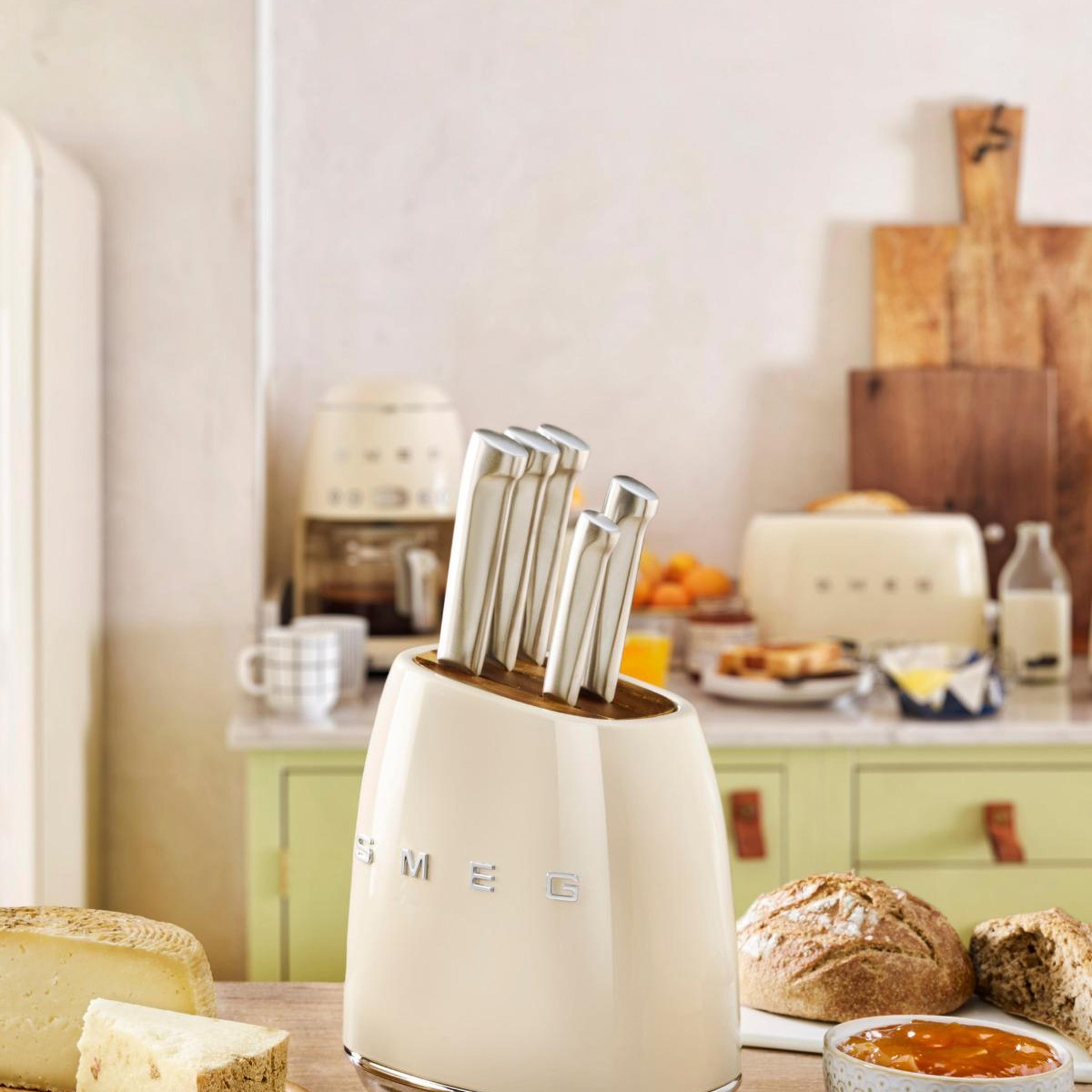 Smeg 50's Style Beyaz Retro 6'lı Standlı Bıçak Seti