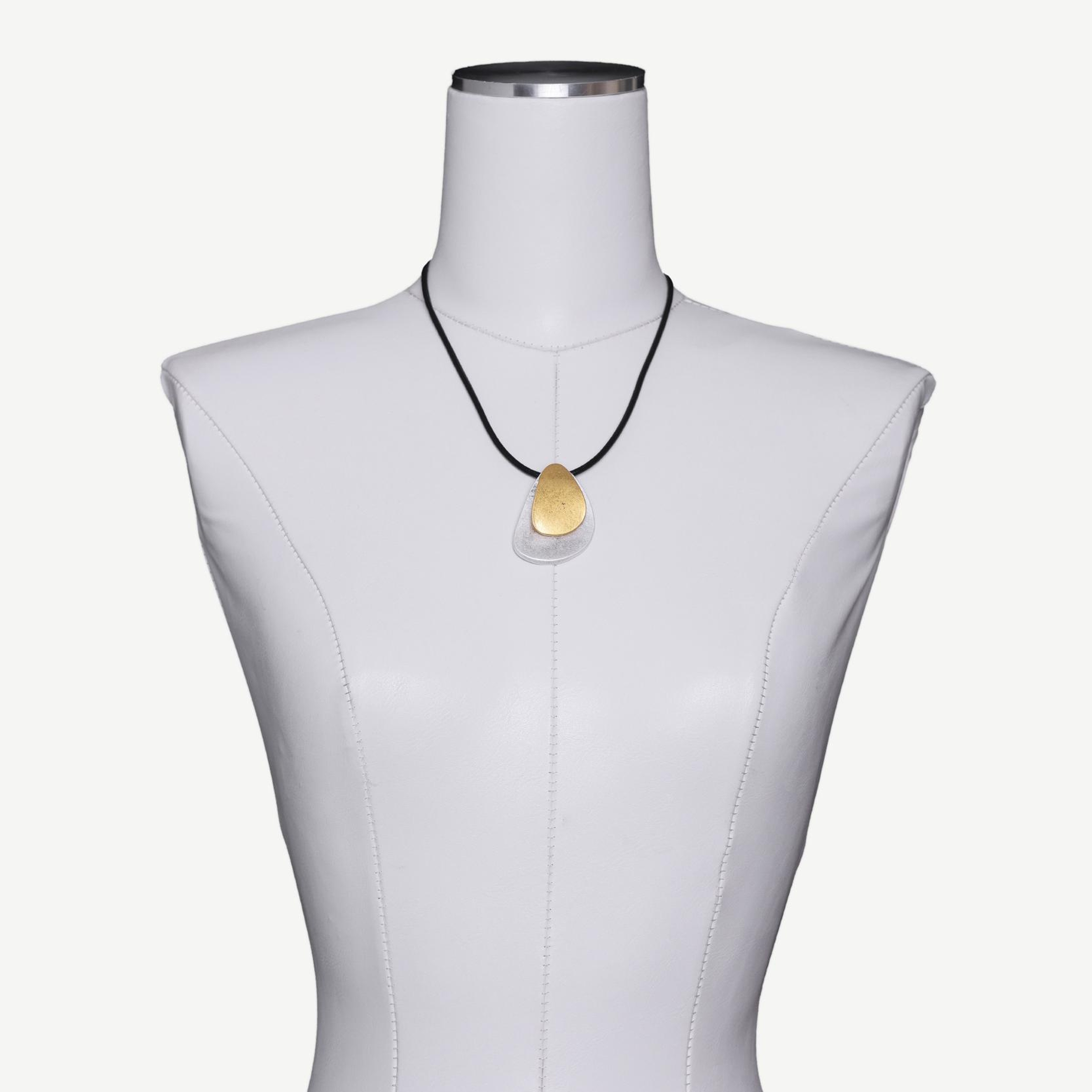 YARGICI Metal Aksesuar Detaylı Kolye