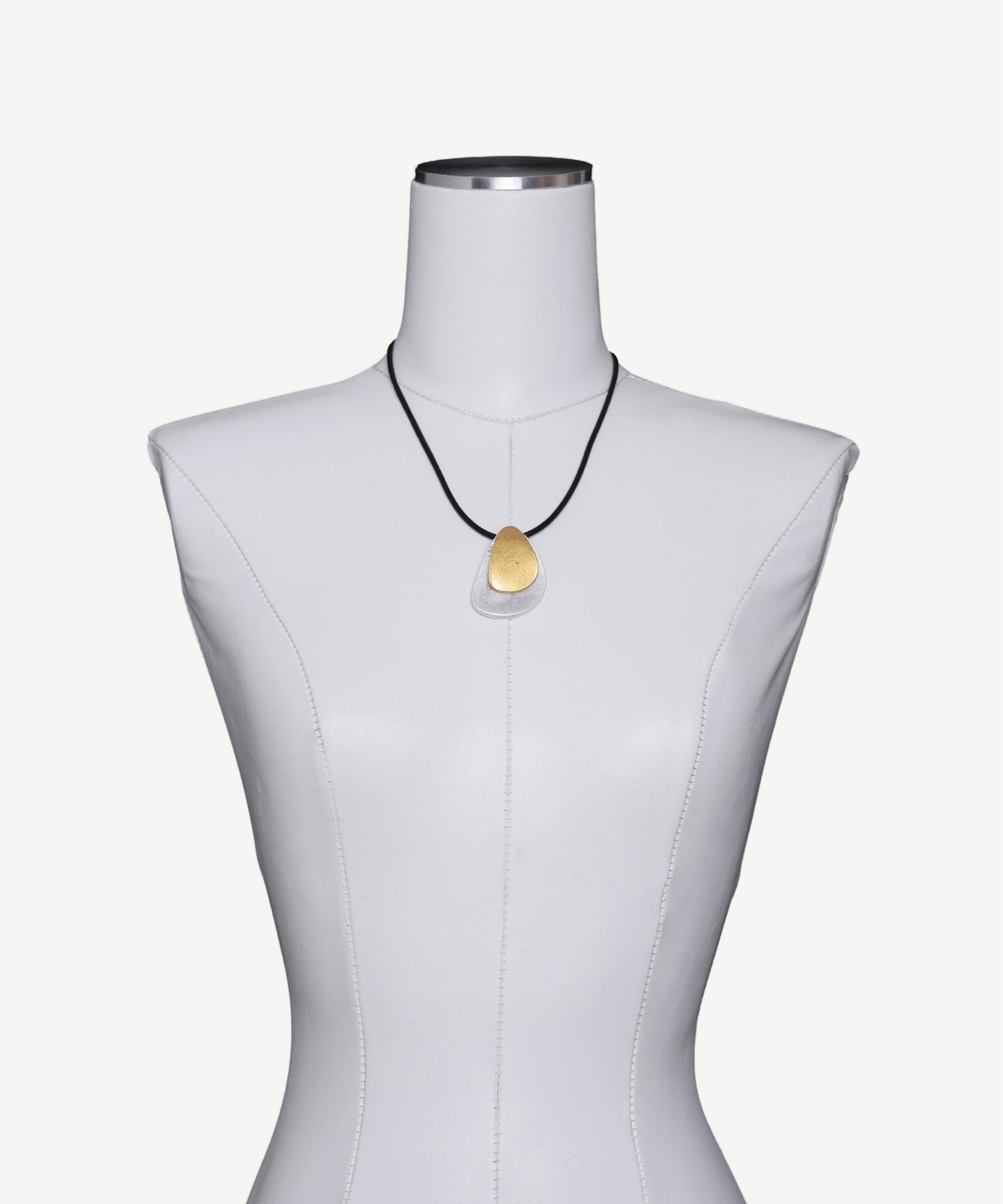 YARGICI Metal Aksesuar Detaylı Kolye