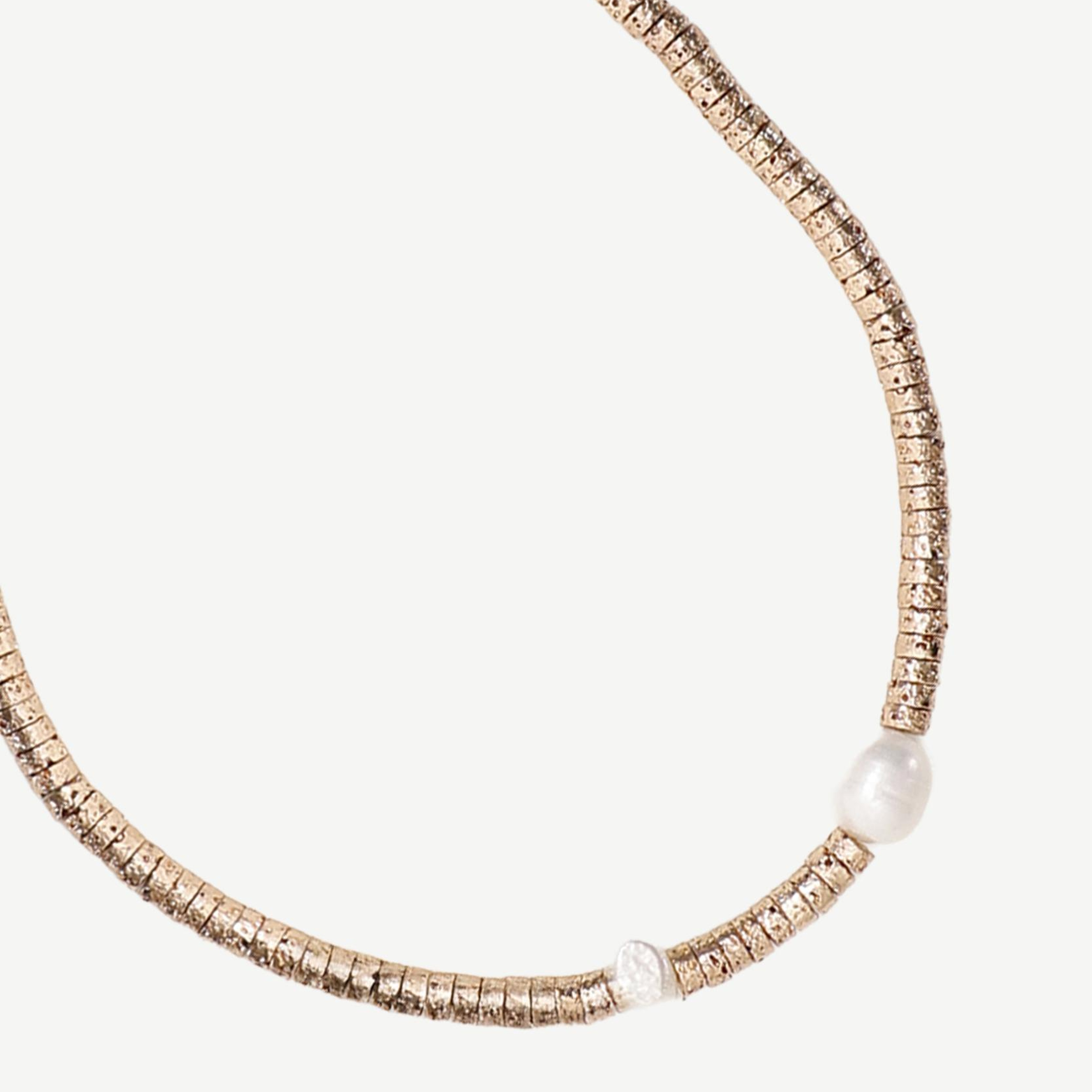 YARGICI Volkanik Taş Ve İnci Detaylı Kolye