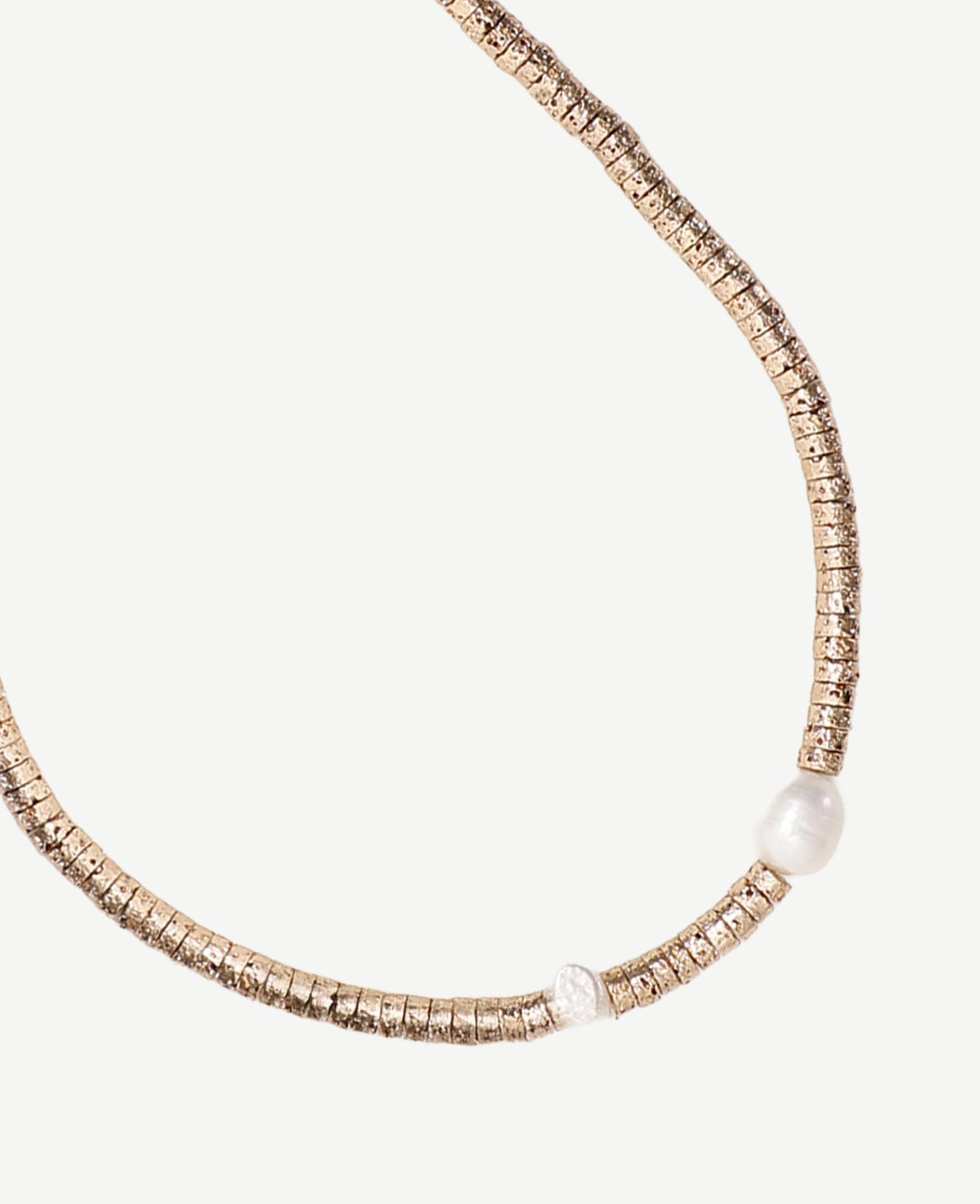 YARGICI Volkanik Taş Ve İnci Detaylı Kolye