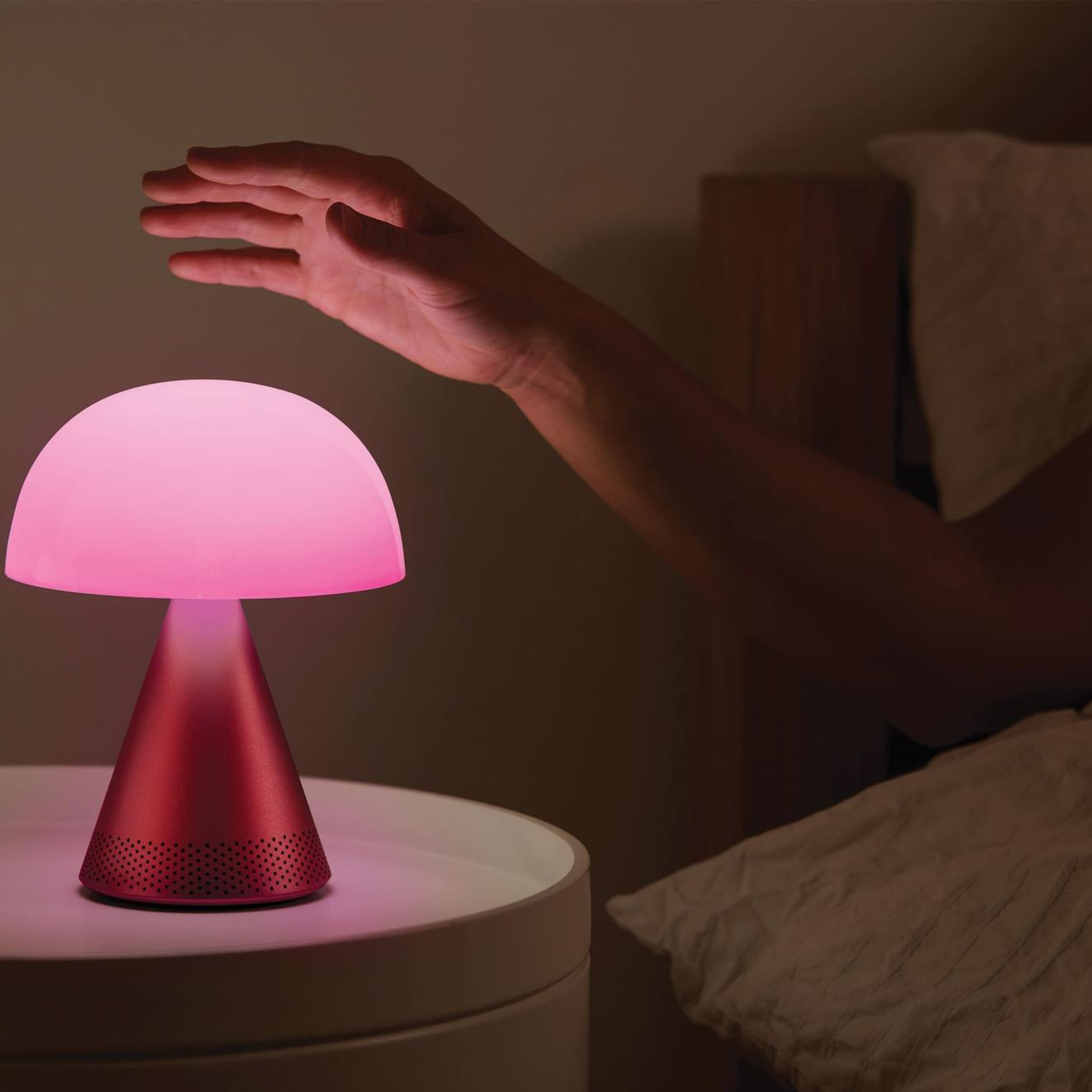 Lexon Mina L Led Lamba ve  Bluetooth Hoparlör Koyu Kırmızı