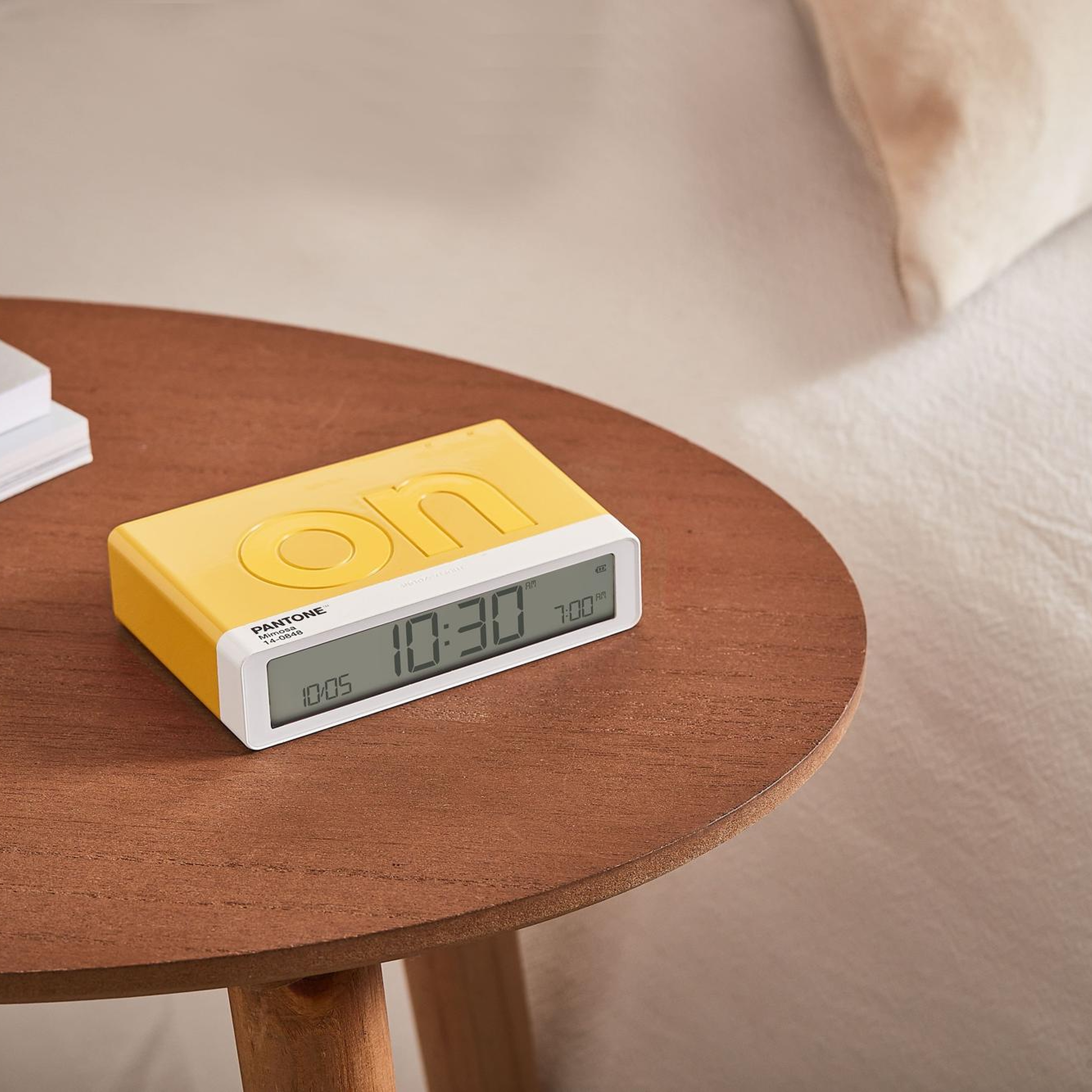 Lexon x Pantone Flip Klasik Şarj Edilebilir Alarm Saat Sarı