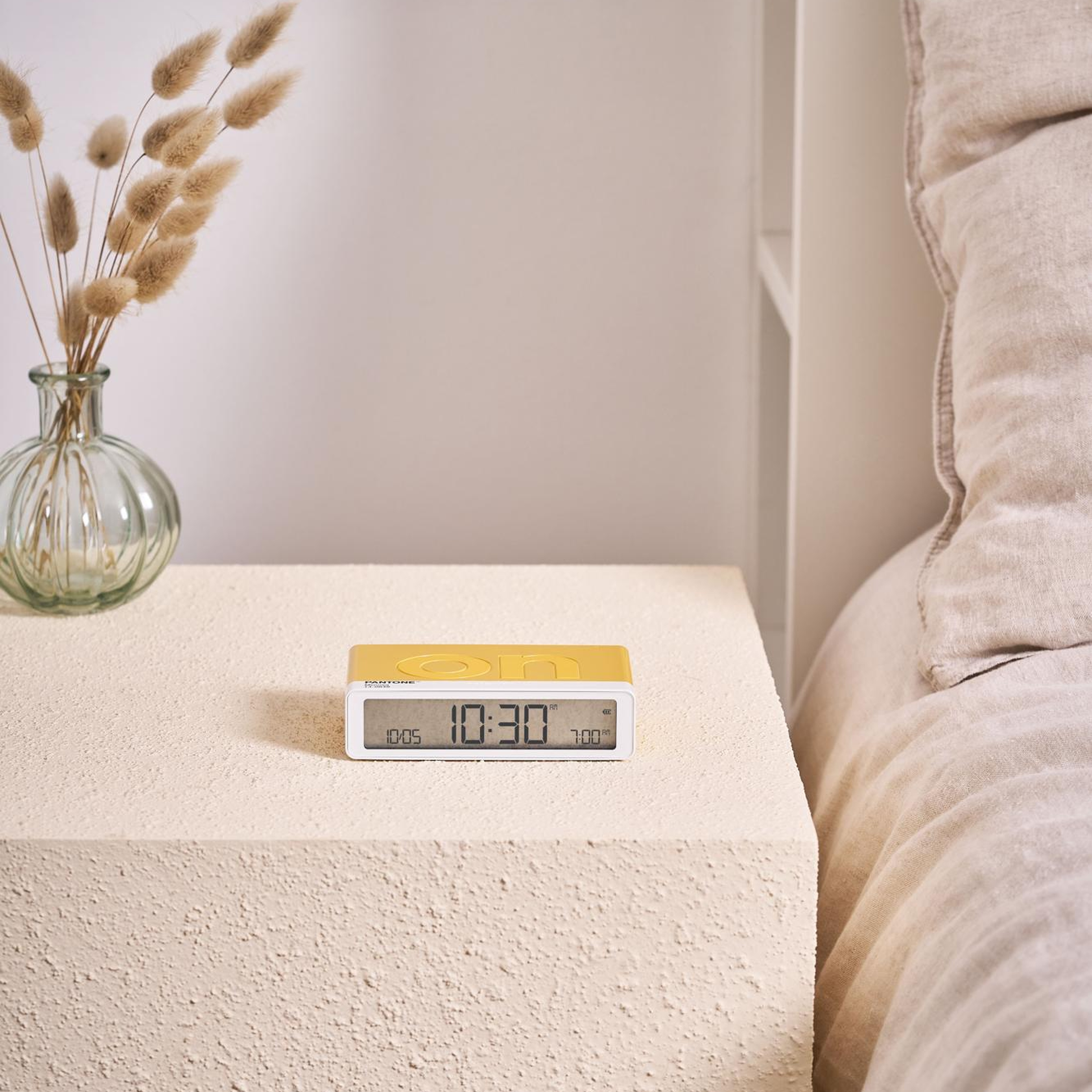 Lexon x Pantone Flip Klasik Şarj Edilebilir Alarm Saat Sarı