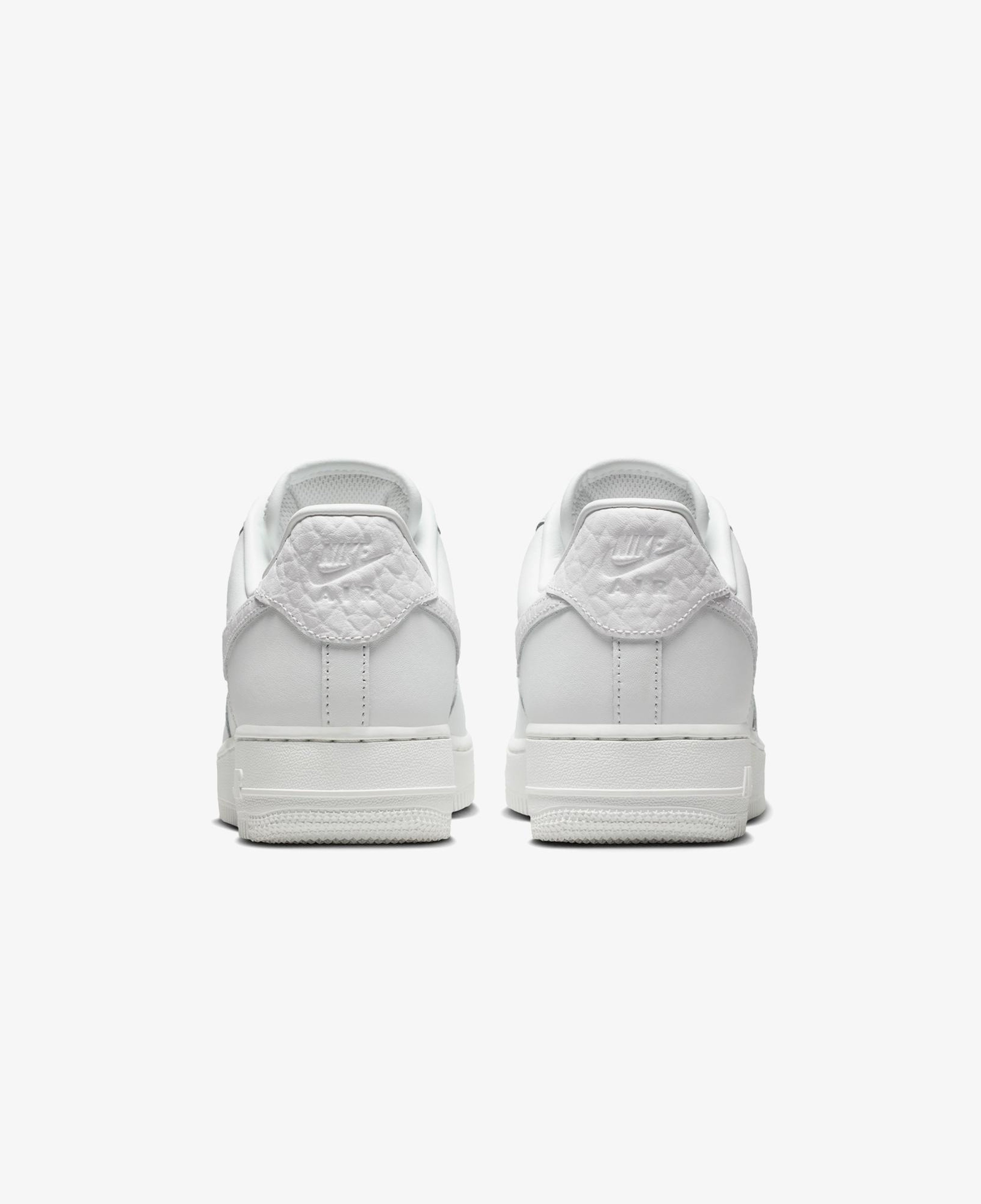 Nike Air Force 1 '07 Low Kadın Beyaz Spor Ayakkabı