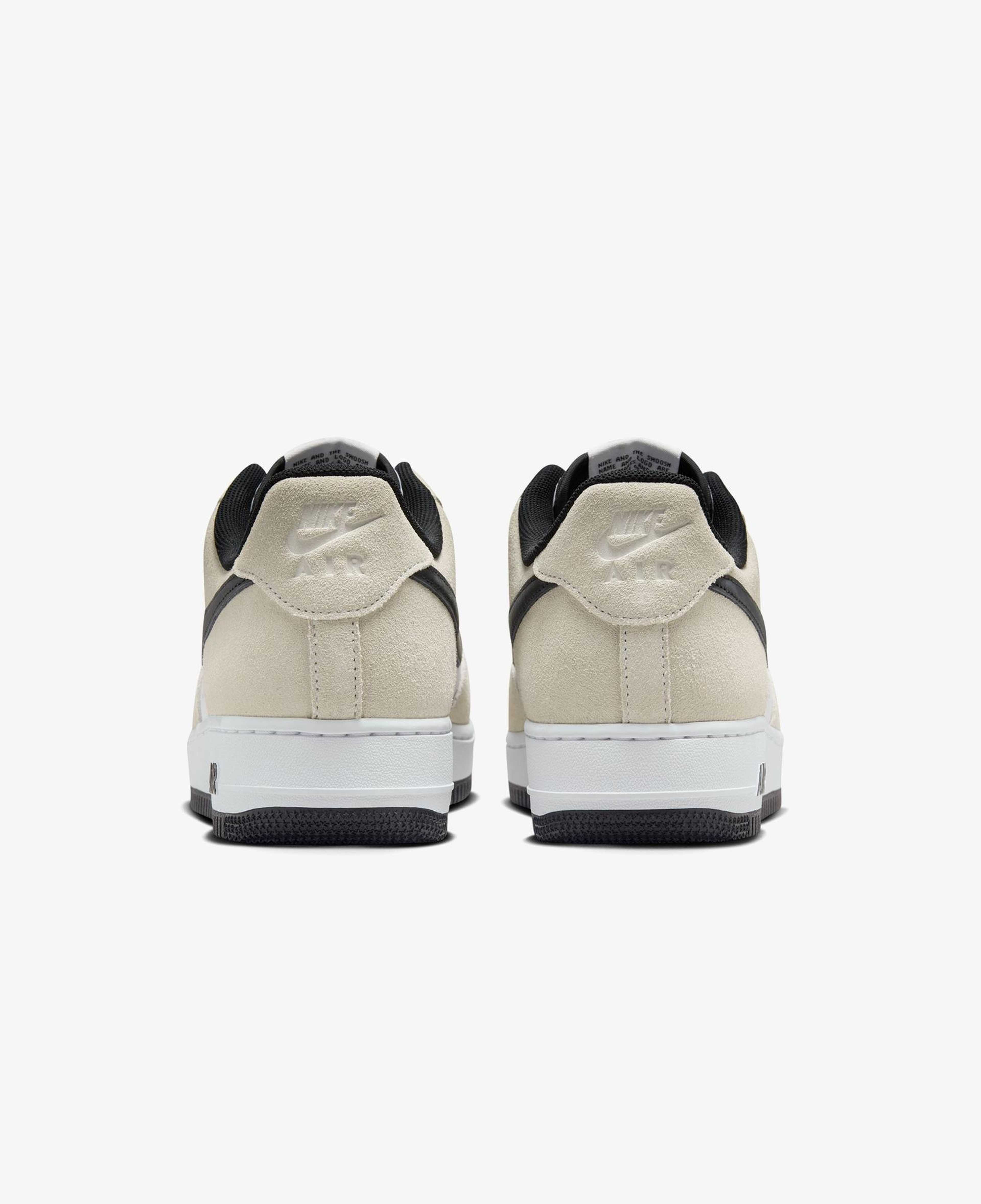 Nike Air Force 1 '07 LV8 Erkek Beyaz Spor Ayakkabı