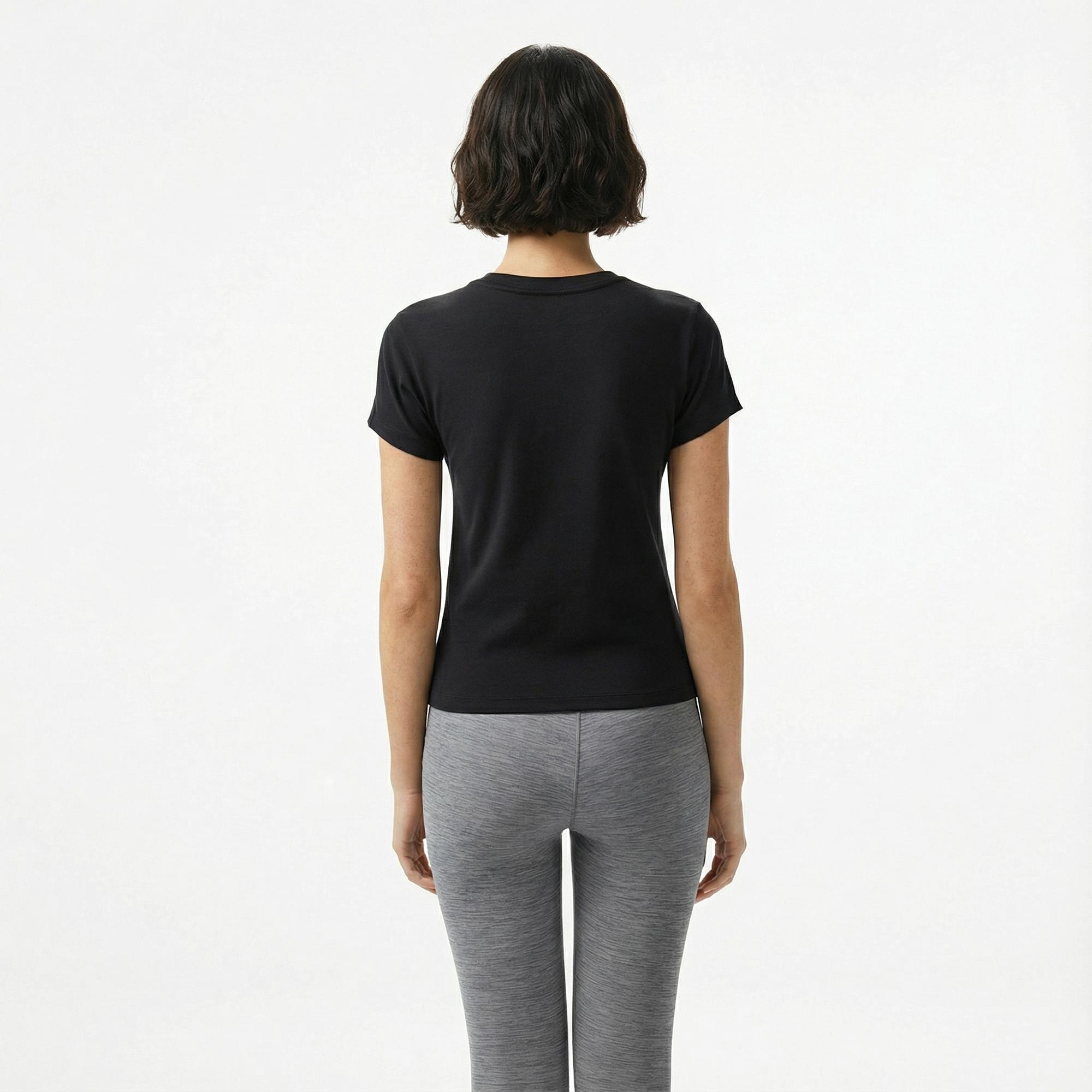 Nike Sportswear Chill Knit Kadın Siyah T-Shirt