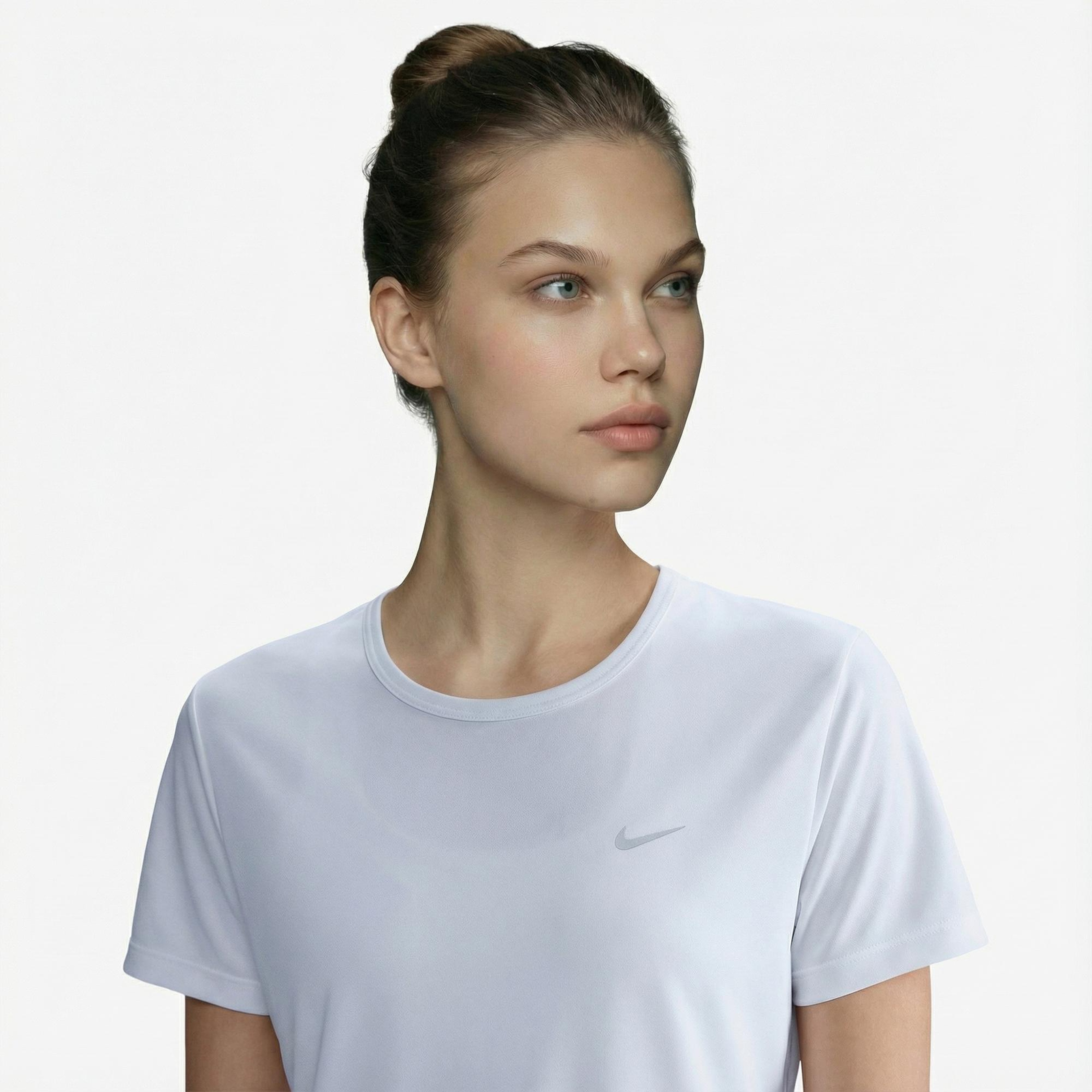 Nike Tempo Dri-Fit Kadın Beyaz T-Shirt