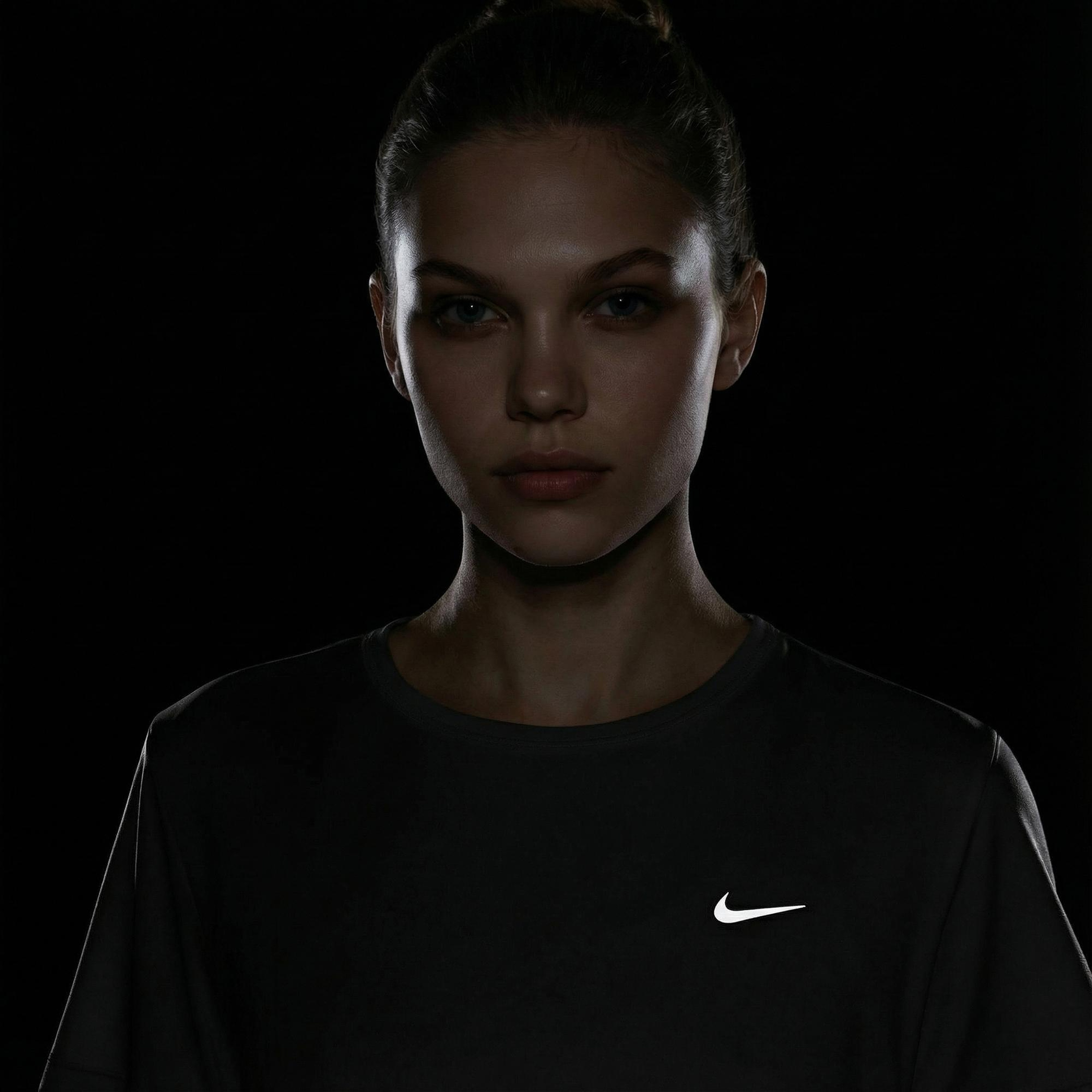 Nike Tempo Dri-Fit Kadın Beyaz T-Shirt