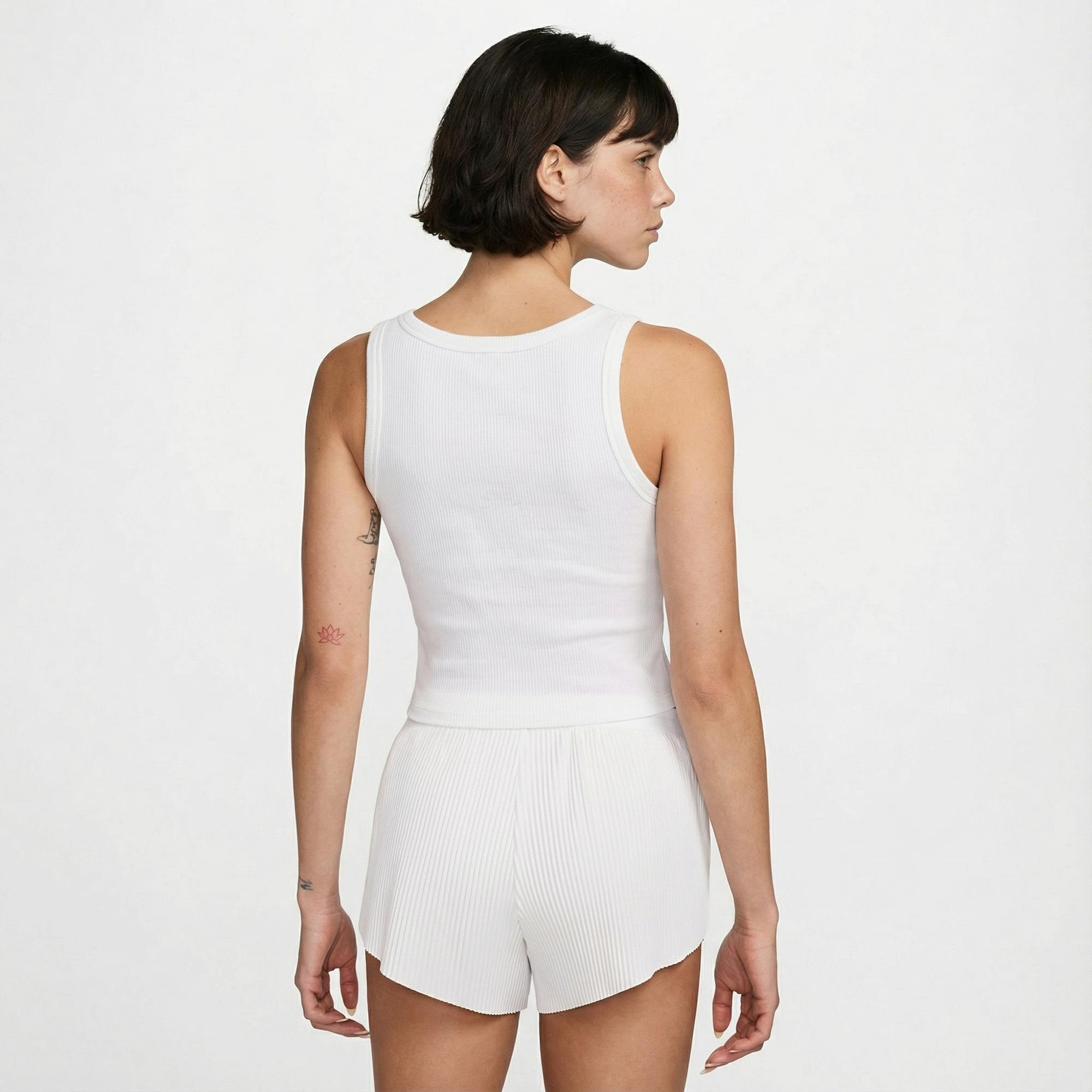 Nike AeroSwift Dri-Fit Adventure Kadın Beyaz Crop T-Shirt