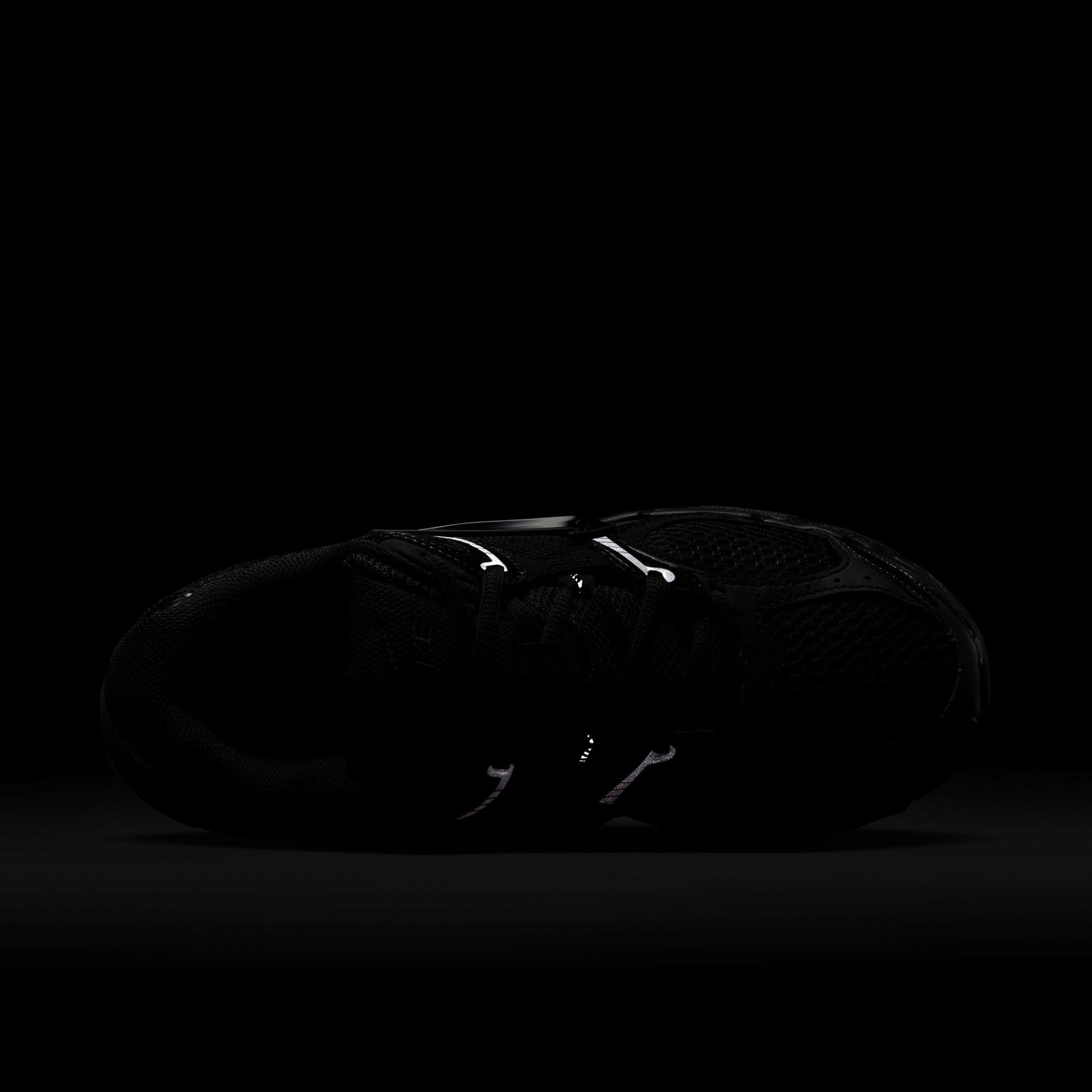 Nike V5 RNR Kadın Siyah Spor Ayakkabı