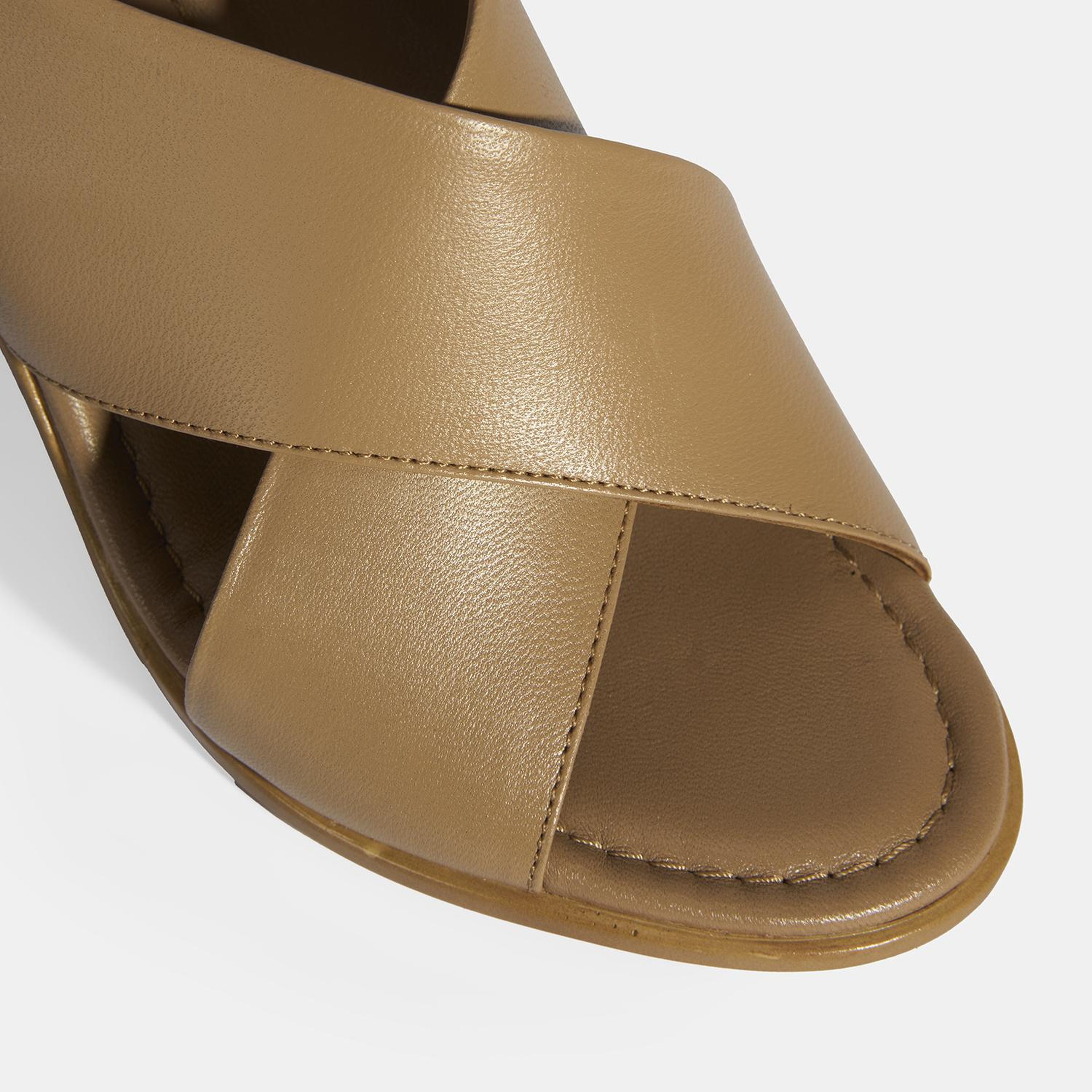 Kahve Kadın Toka Detaylı Deri Sandalet