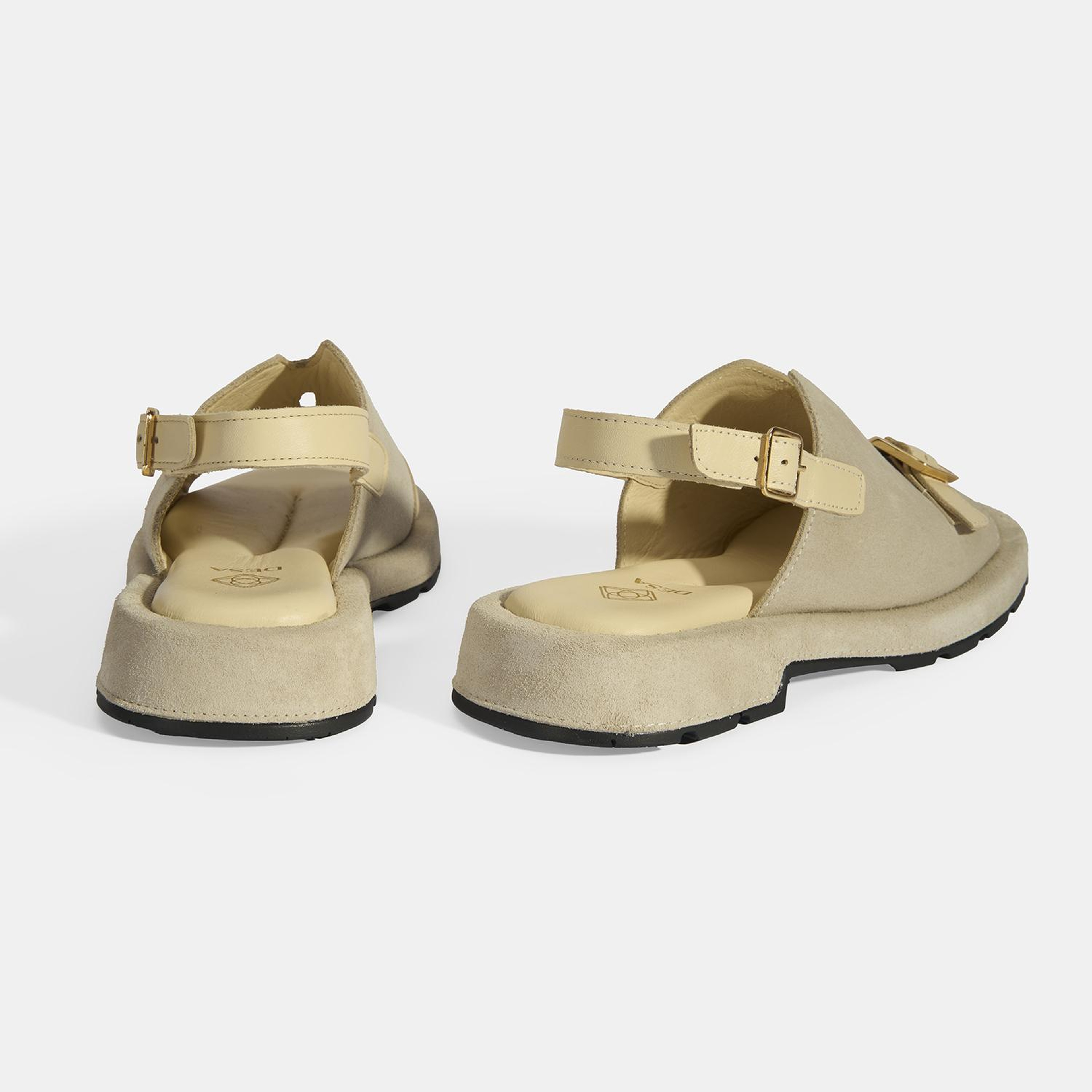 Kadın Bej Süet Tokalı Sandalet