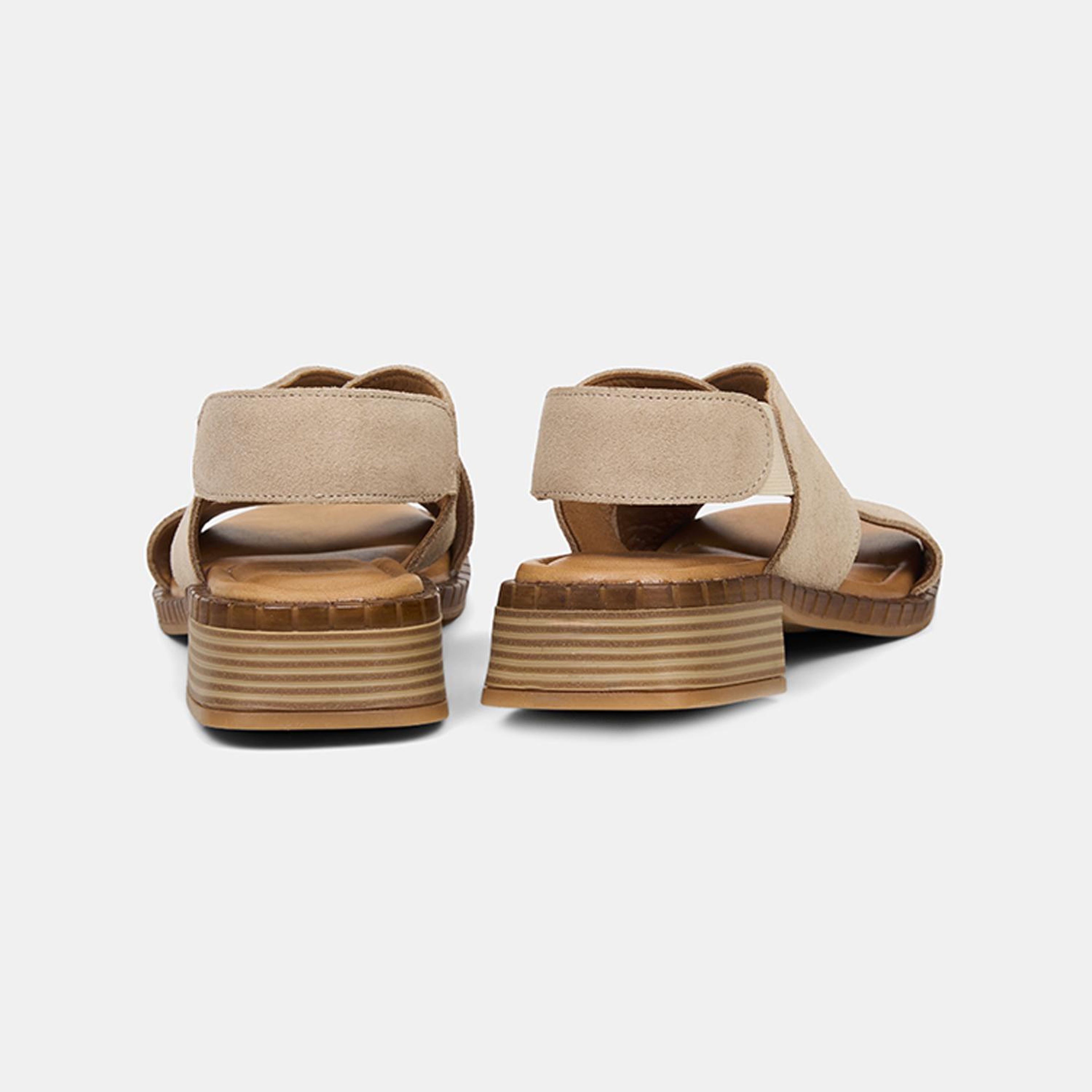 Kadın Bej Lastikli Çapraz Bantlı Süet Sandalet