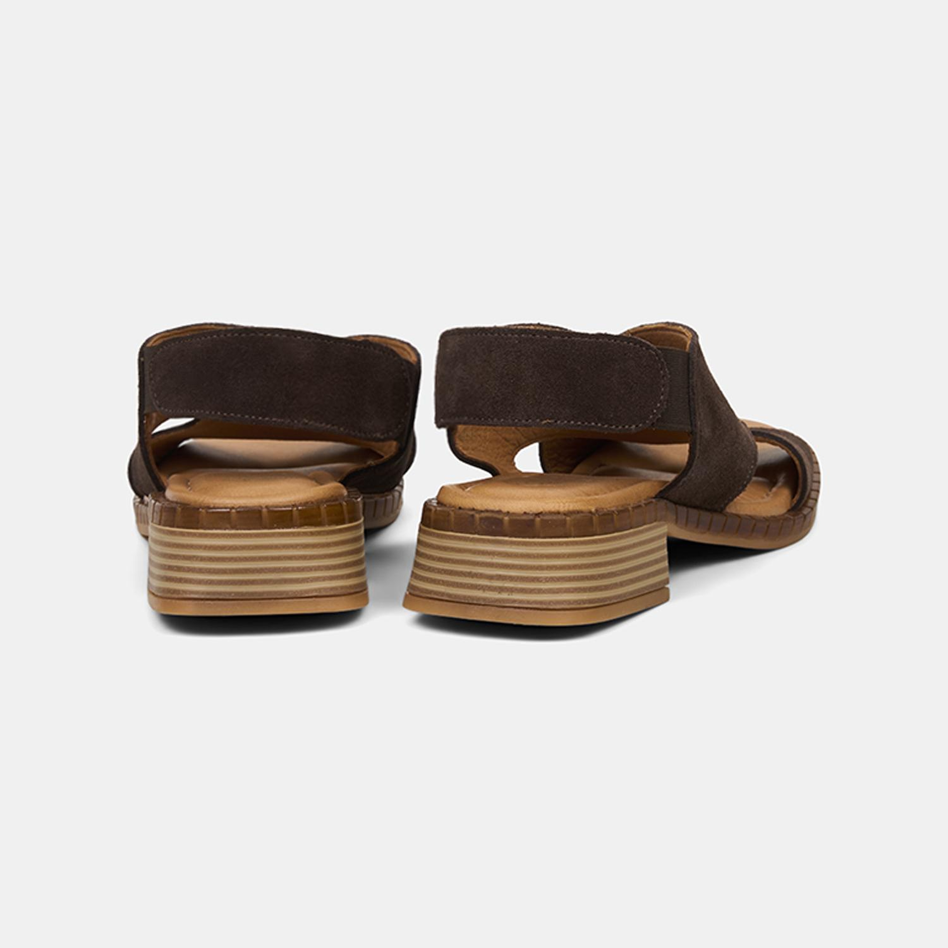 Kadın Kahve Lastikli Çapraz Bantlı Süet Sandalet