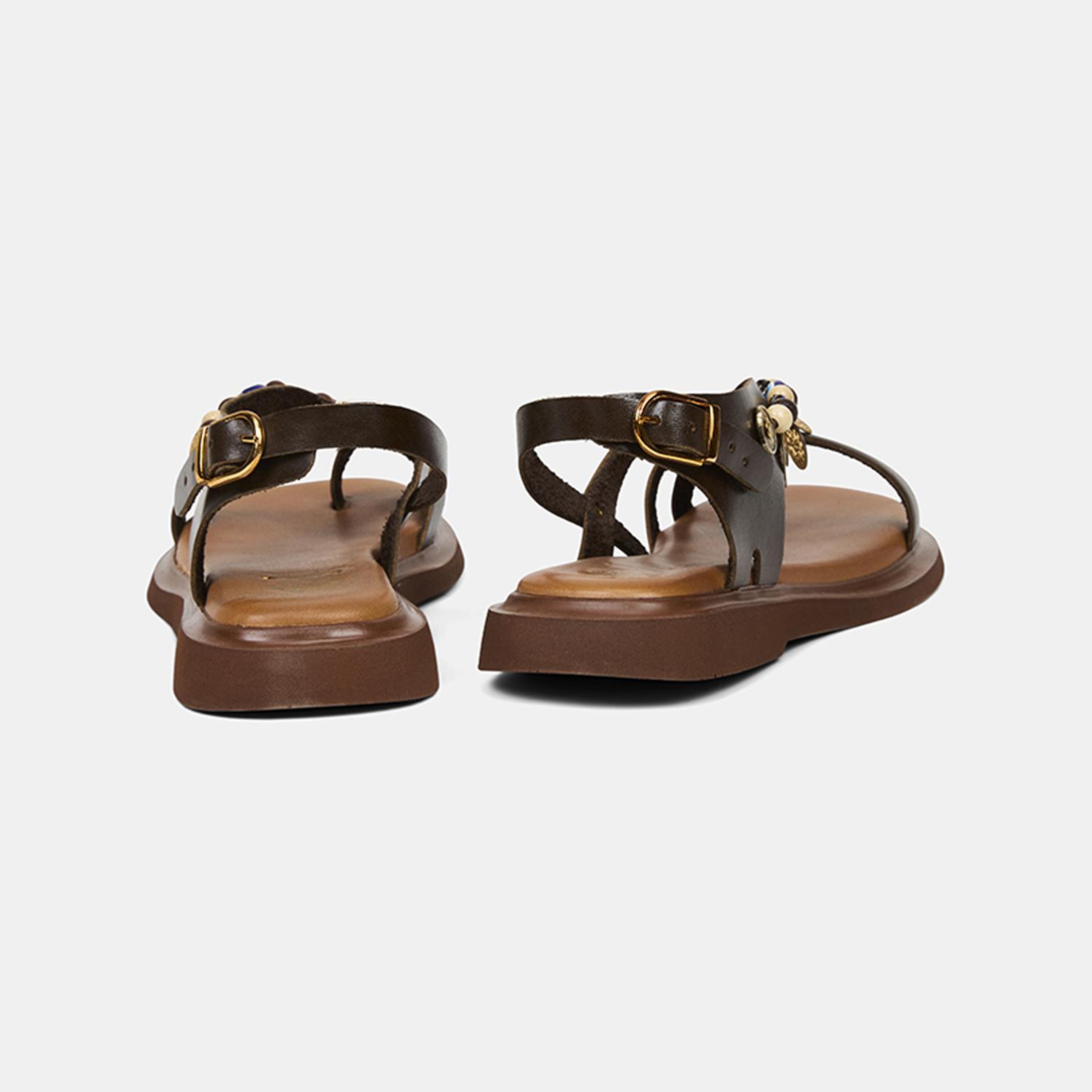 Kadın Kahve Boncuk Aksesuarlı Parmak Arası Deri Sandalet